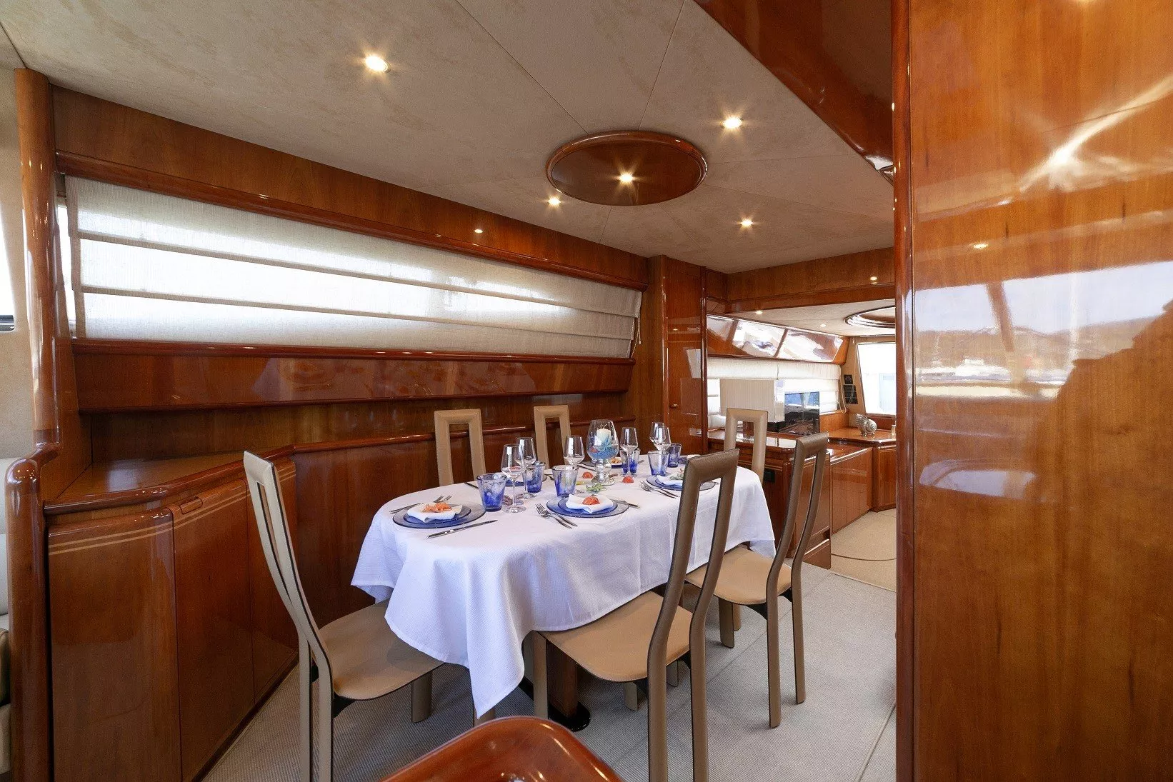 https://dev-api.arconyachts.com/storage/media/22083/conversions/749_2482409154-optimize.webp