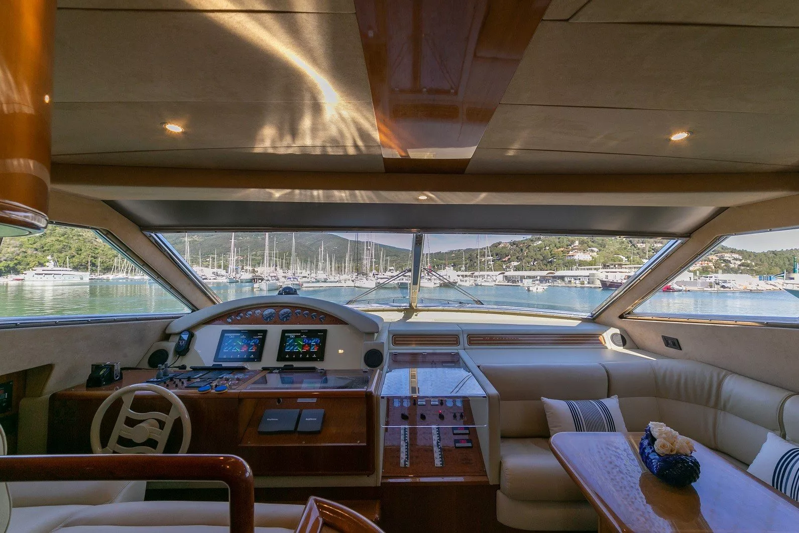 https://dev-api.arconyachts.com/storage/media/22091/conversions/749_0741117520-optimize.webp