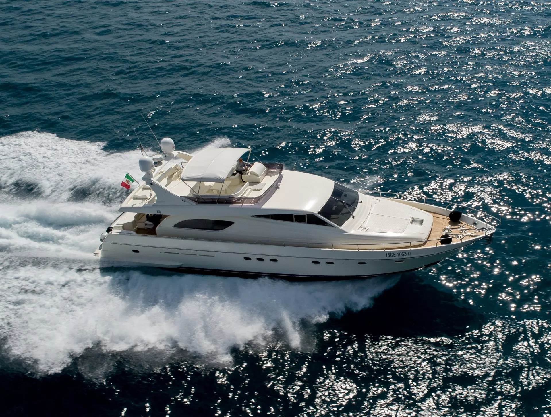 https://dev-api.arconyachts.com/storage/media/22100/conversions/749_6449514797-optimize.webp
