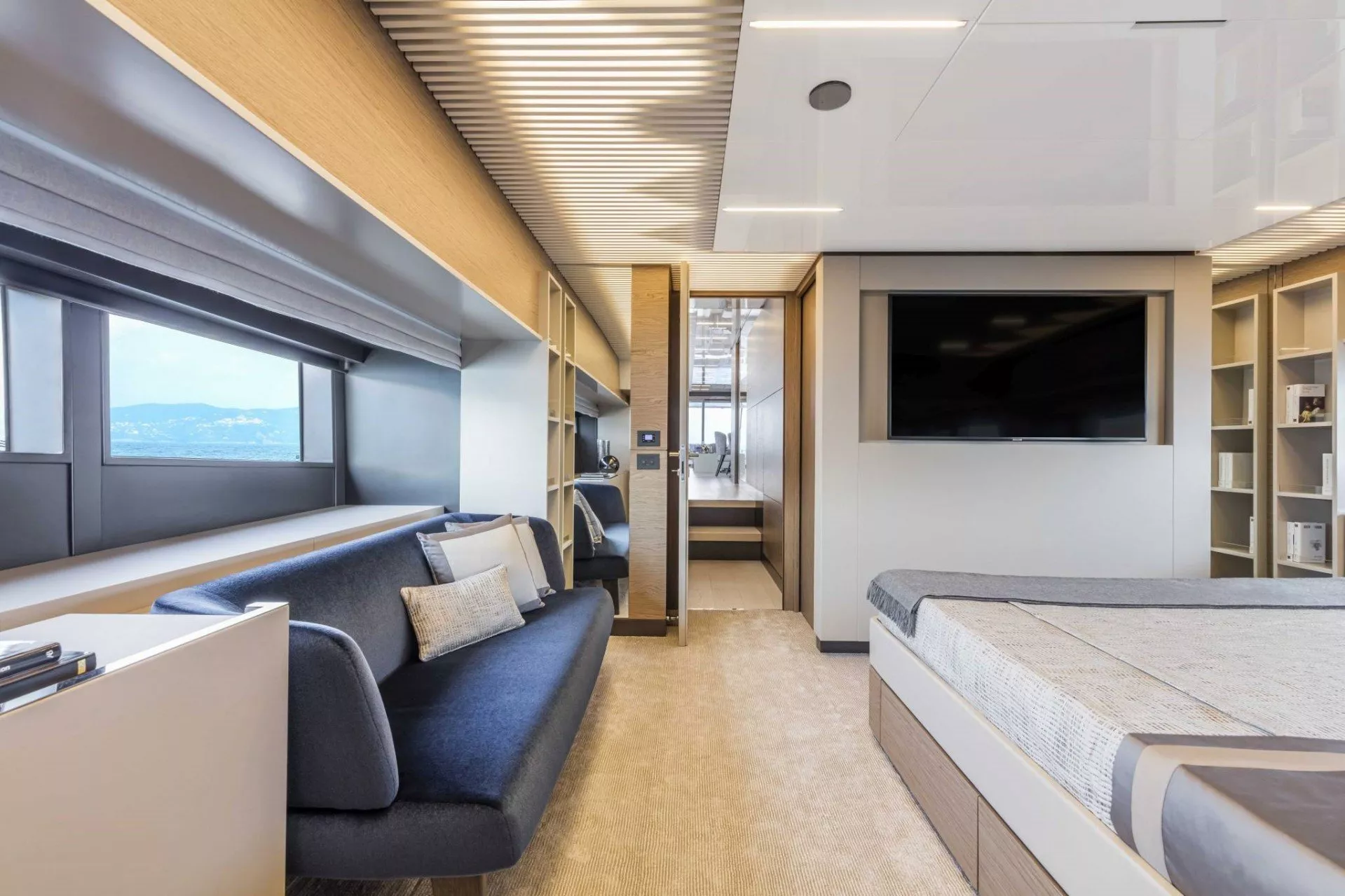 https://dev-api.arconyachts.com/storage/media/22110/conversions/748_8431930515-optimize.webp
