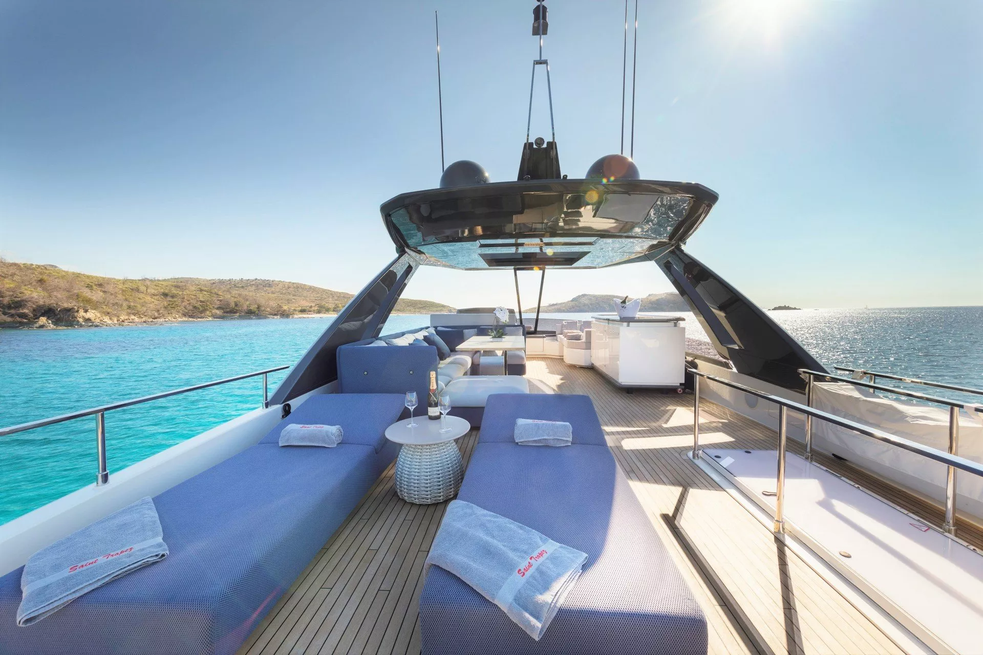 https://dev-api.arconyachts.com/storage/media/22199/conversions/746_5979053065-optimize.webp