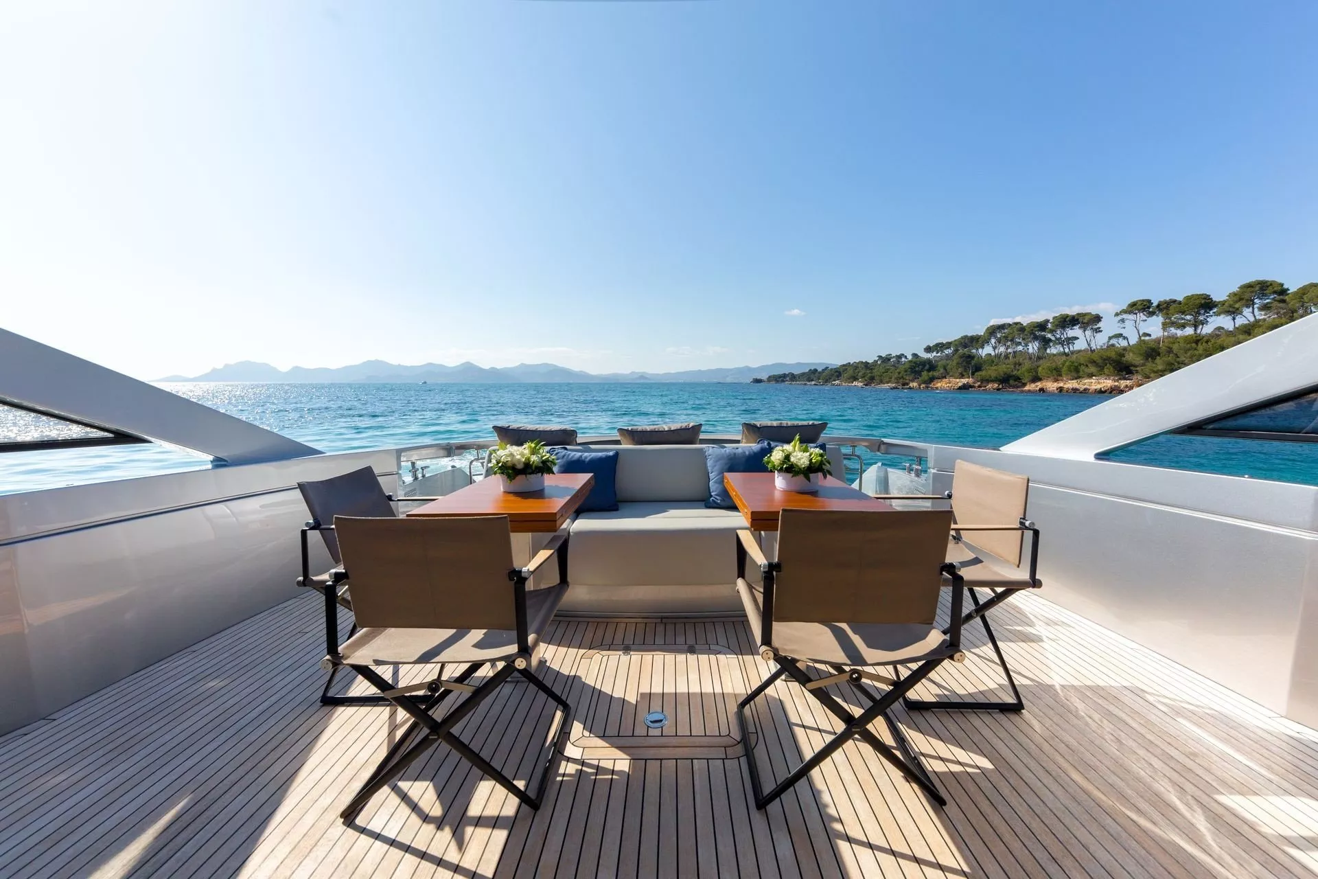 https://dev-api.arconyachts.com/storage/media/22227/conversions/745_3718243441-optimize.webp
