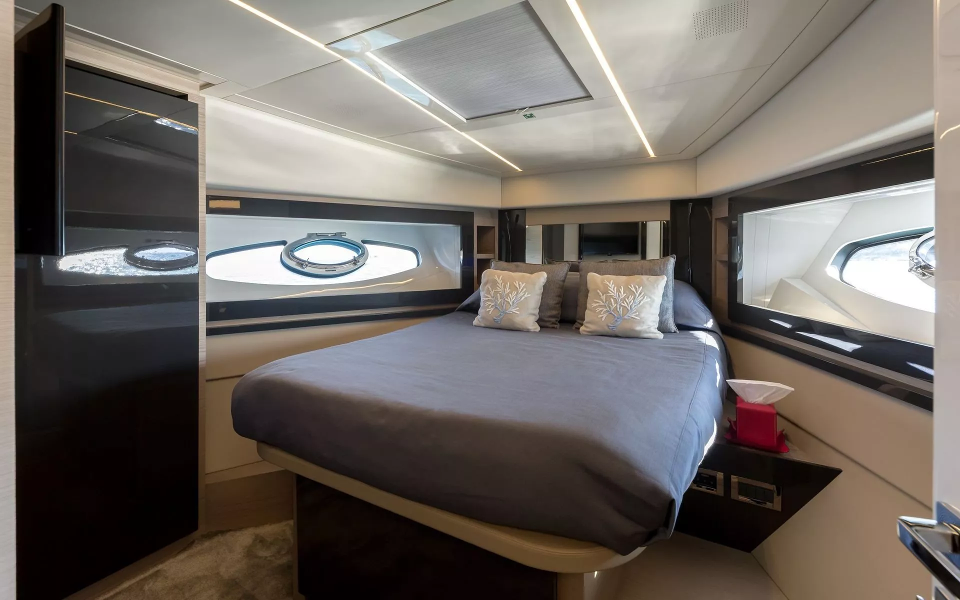 https://dev-api.arconyachts.com/storage/media/22229/conversions/745_0539126218-optimize.webp