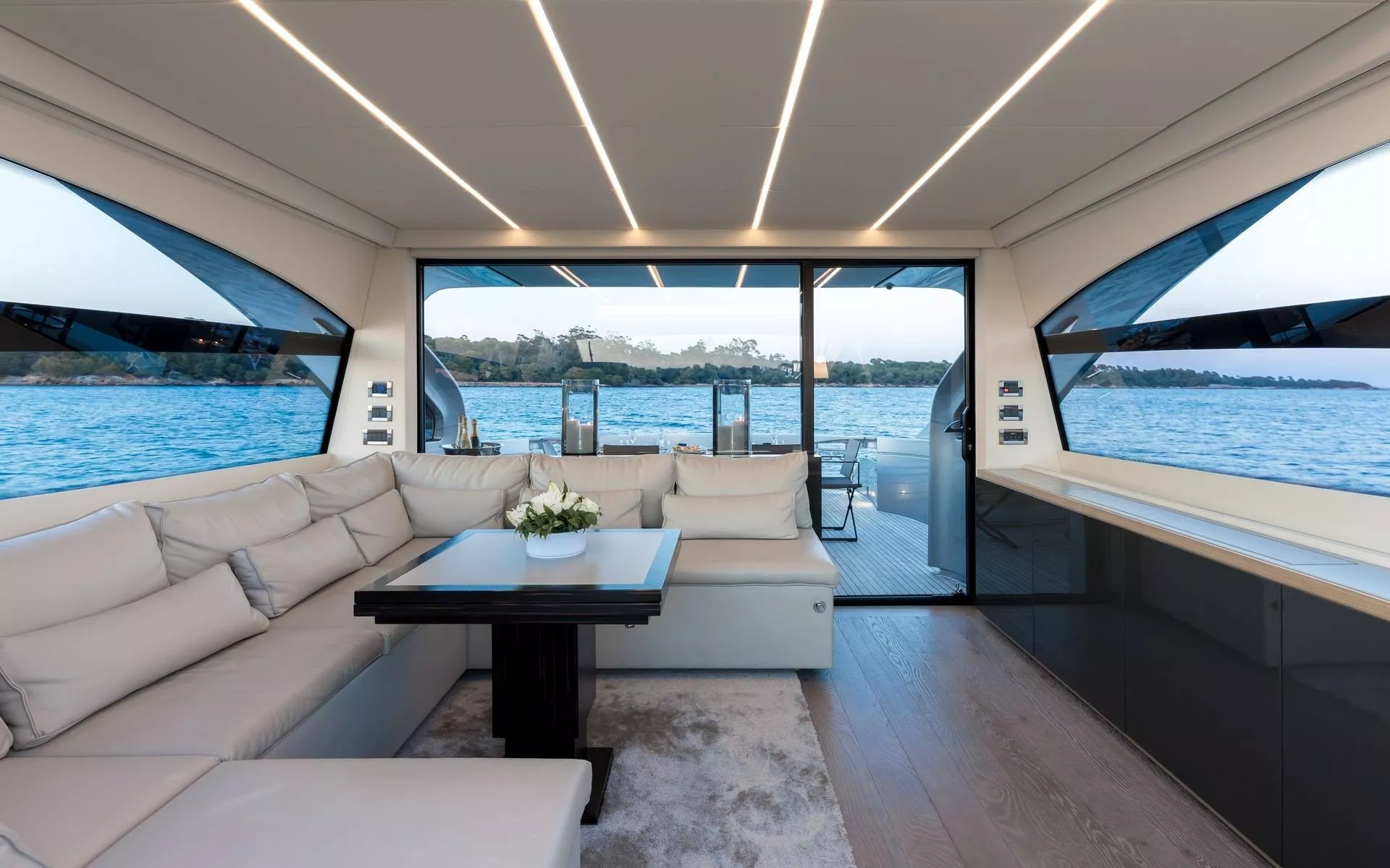 https://dev-api.arconyachts.com/storage/media/22248/conversions/745_9214961973-optimize.webp