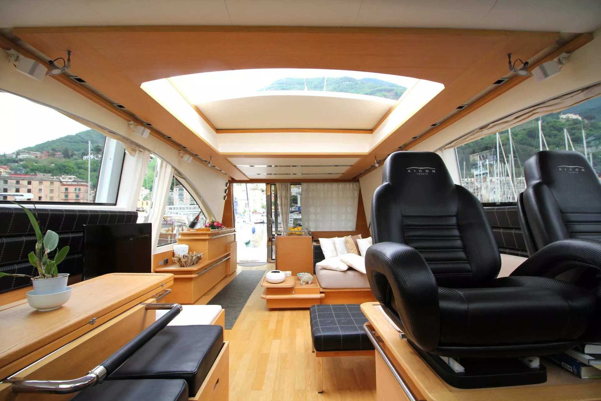 https://dev-api.arconyachts.com/storage/media/22256/conversions/743_2616841692-optimize.webp