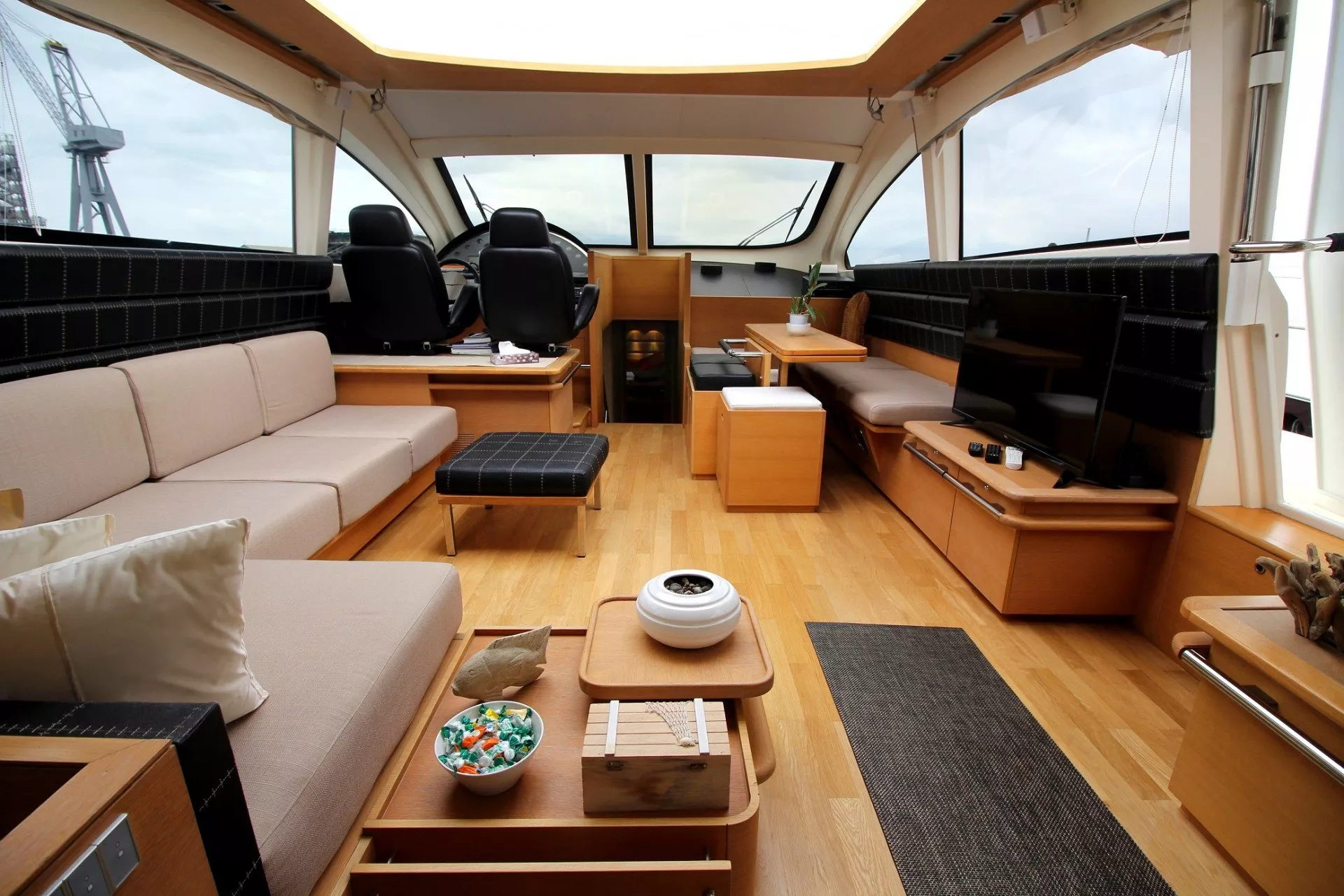 https://dev-api.arconyachts.com/storage/media/22258/conversions/743_2485292048-optimize.webp