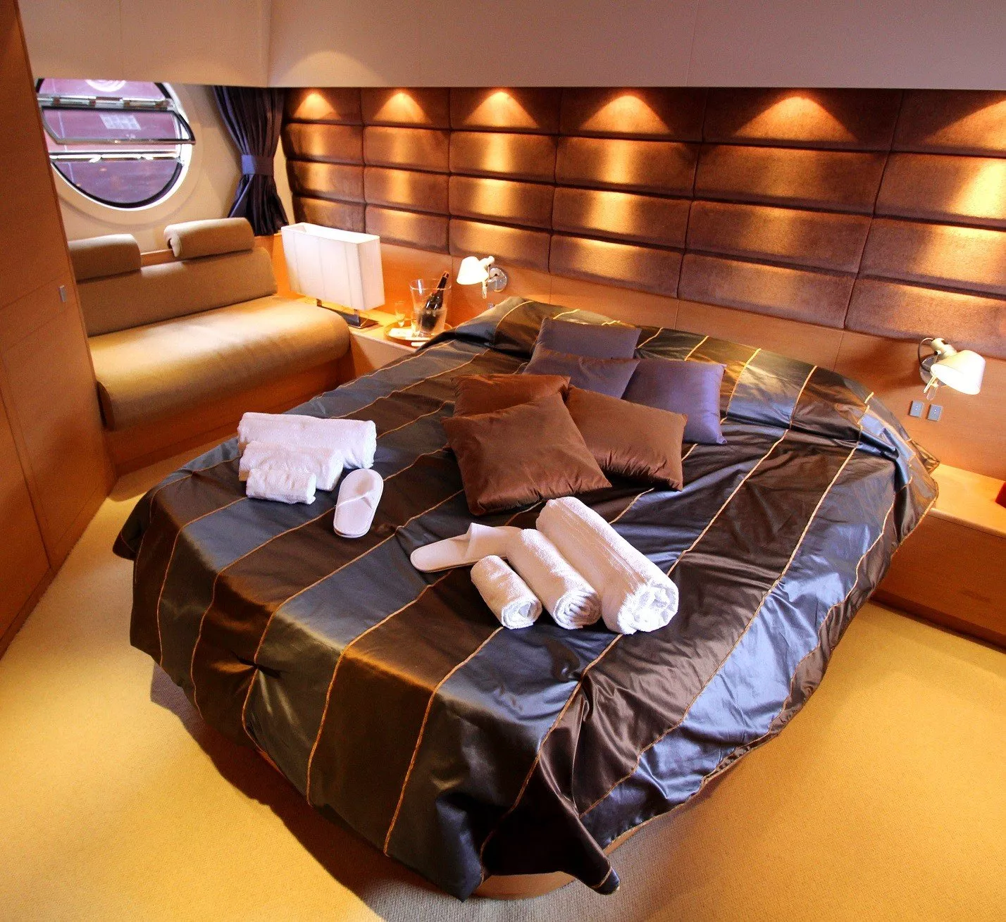 https://dev-api.arconyachts.com/storage/media/22261/conversions/743_1610933852-optimize.webp