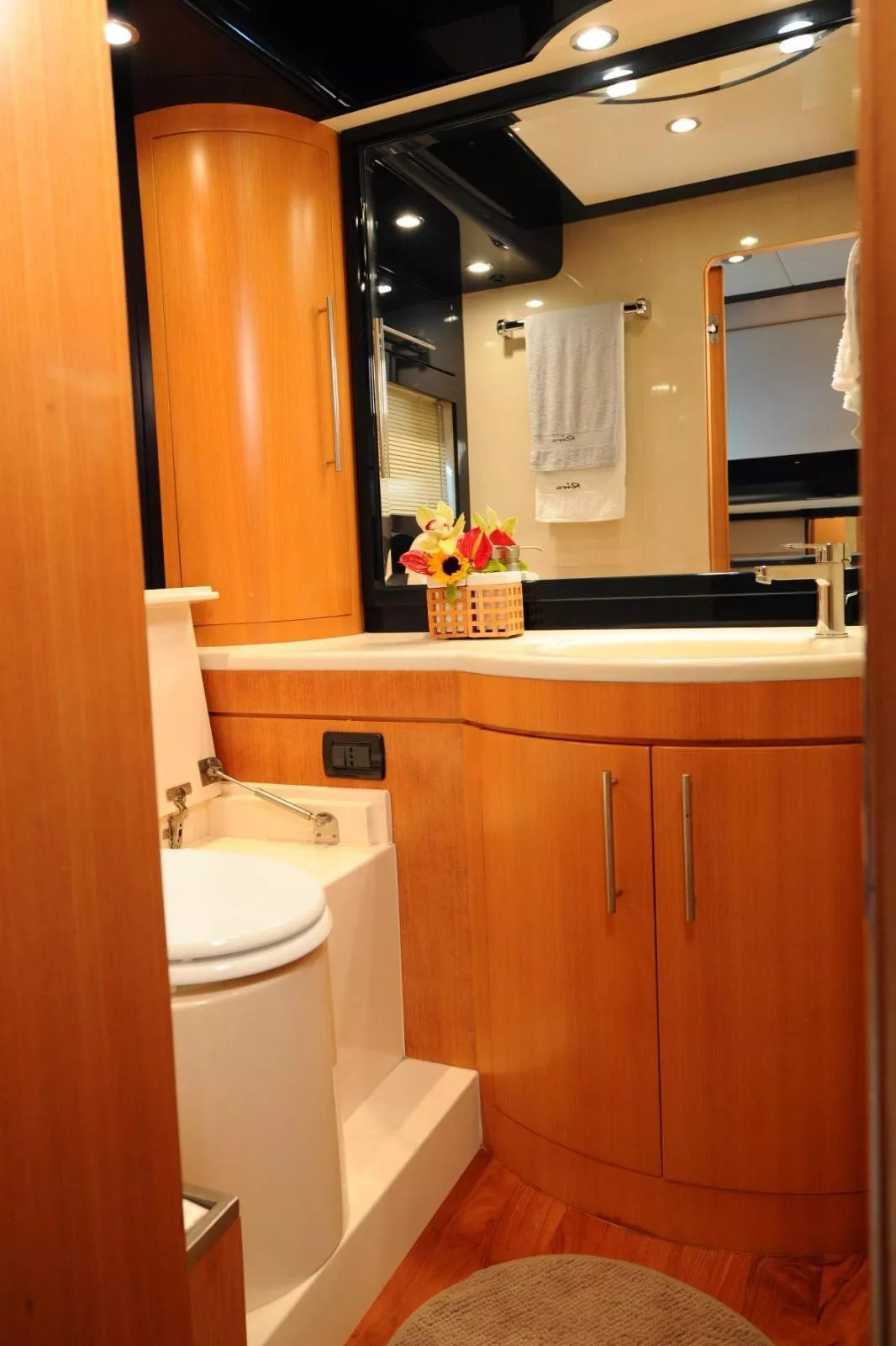 https://dev-api.arconyachts.com/storage/media/22271/conversions/742_8095678496-optimize.webp