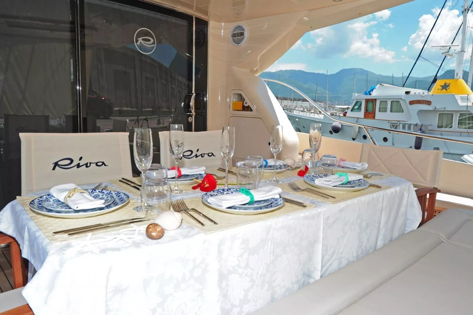 https://dev-api.arconyachts.com/storage/media/22273/conversions/742_6574522535-optimize.webp