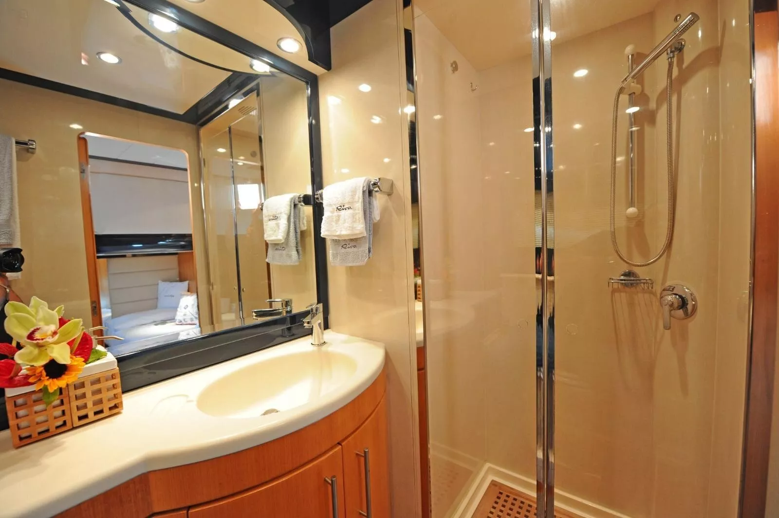 https://dev-api.arconyachts.com/storage/media/22277/conversions/742_4598537675-optimize.webp