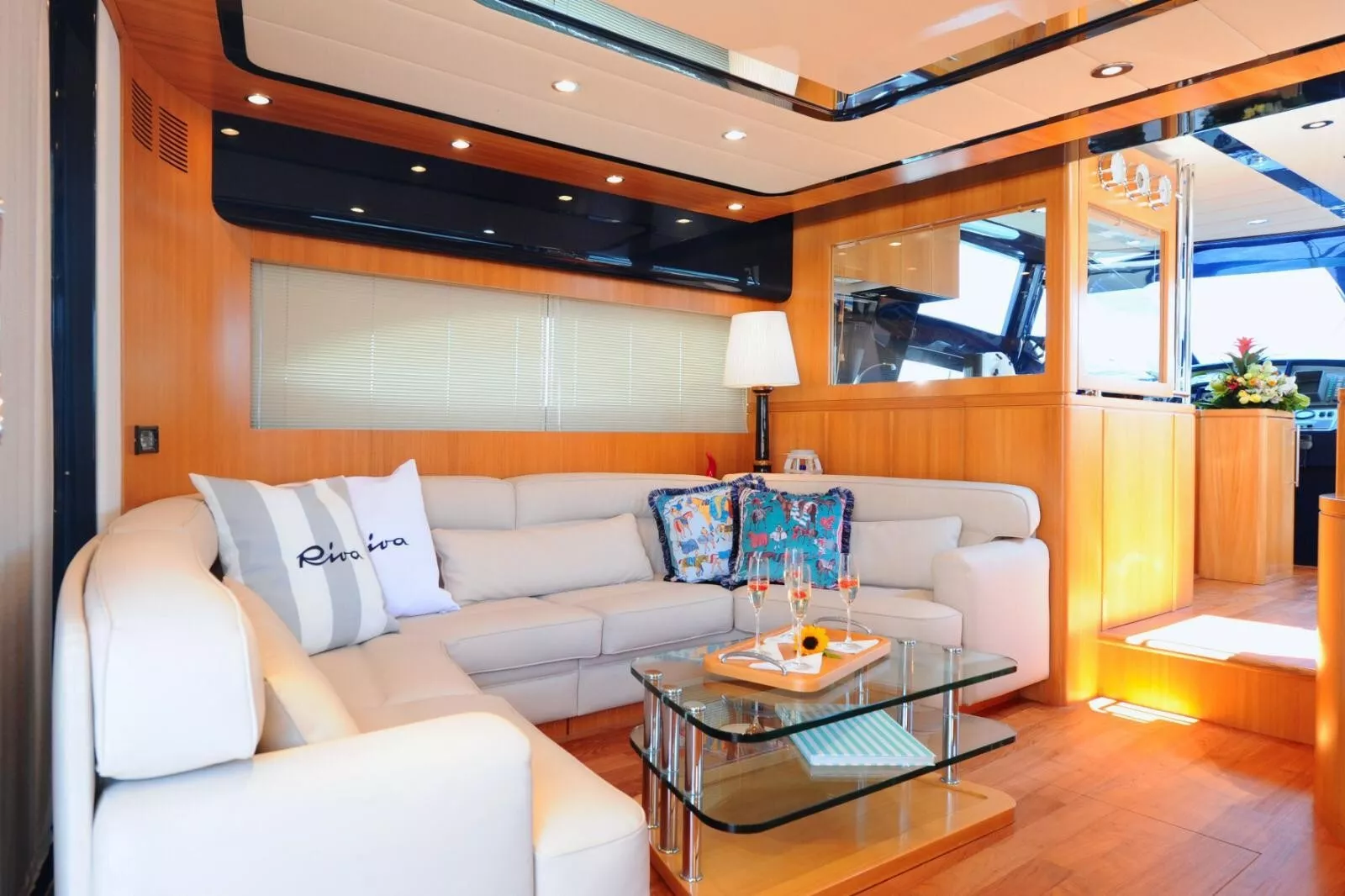 https://dev-api.arconyachts.com/storage/media/22284/conversions/742_4834838528-optimize.webp