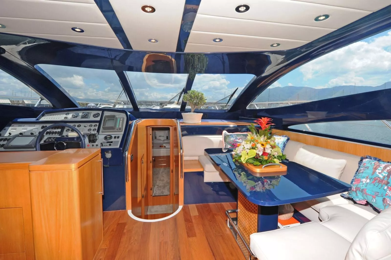 https://dev-api.arconyachts.com/storage/media/22286/conversions/742_4431607292-optimize.webp
