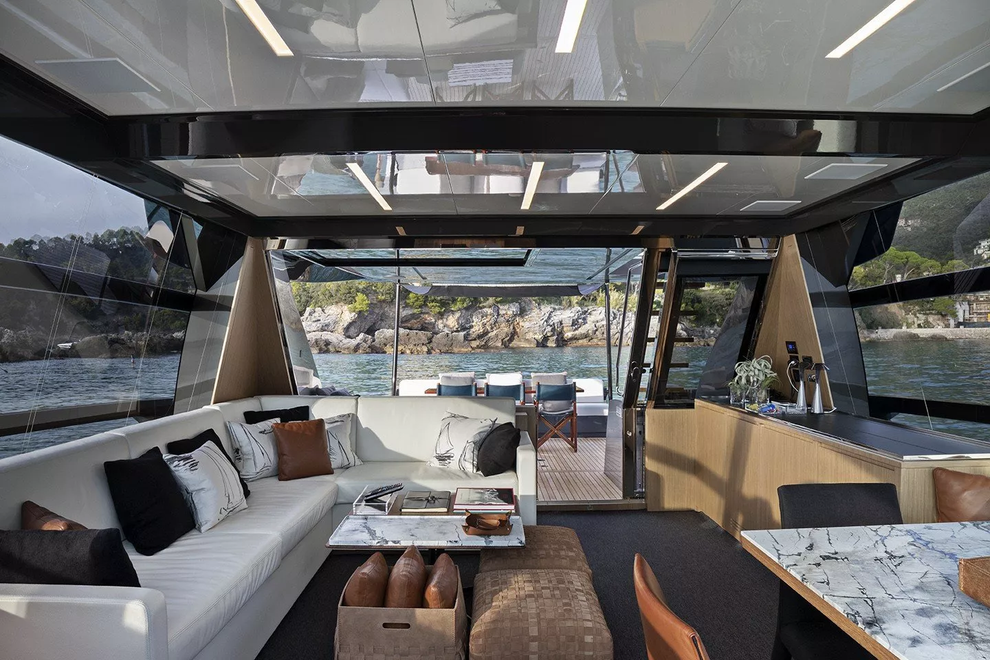 https://dev-api.arconyachts.com/storage/media/22347/conversions/740_5043027241-optimize.webp