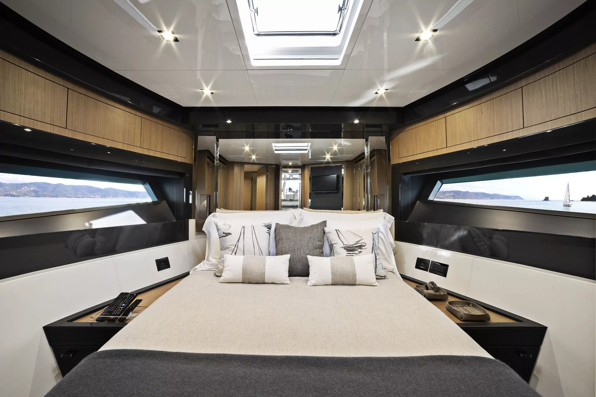 https://dev-api.arconyachts.com/storage/media/22348/conversions/740_6201574388-optimize.webp