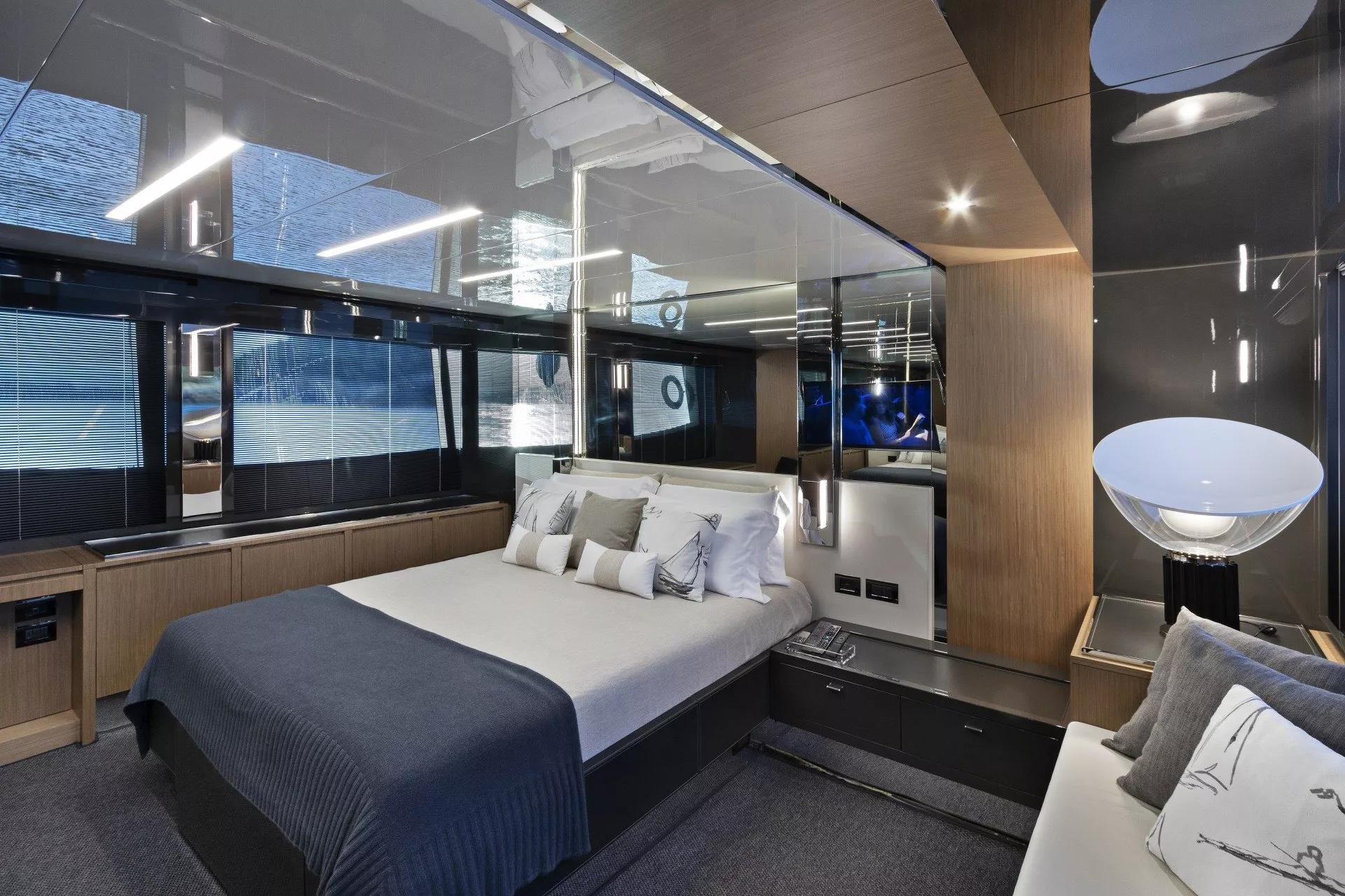 https://dev-api.arconyachts.com/storage/media/22351/conversions/740_1731586939-optimize.webp