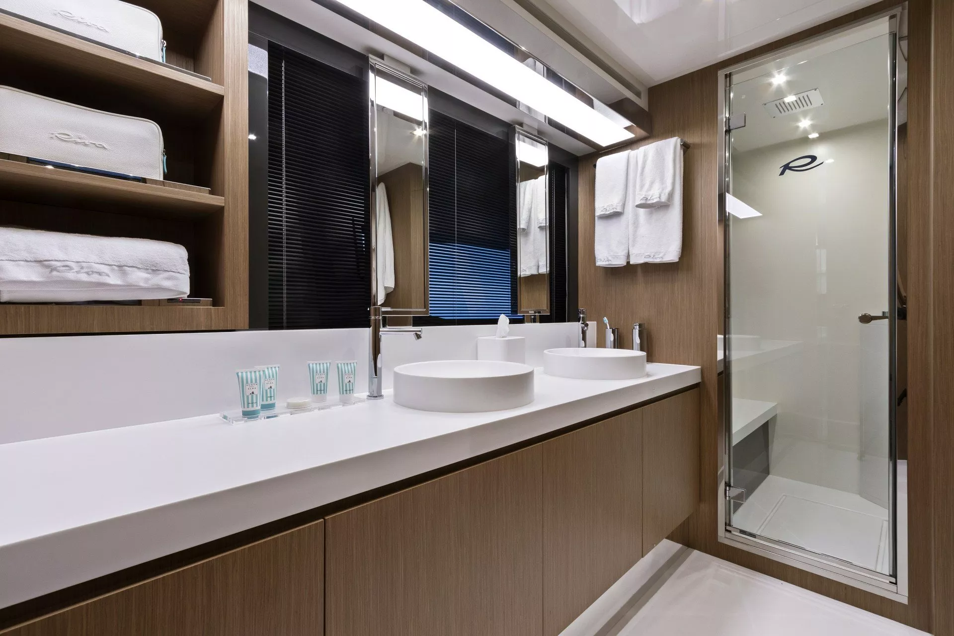 https://dev-api.arconyachts.com/storage/media/22354/conversions/740_9513368884-optimize.webp