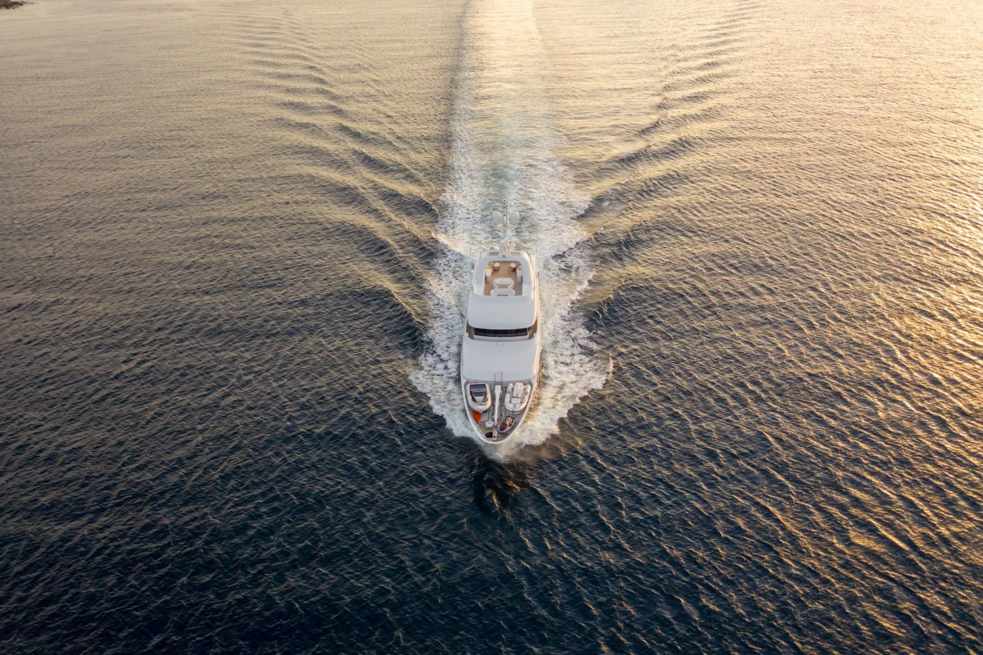 https://dev-api.arconyachts.com/storage/media/22409/conversions/737_7164146133-optimize.webp
