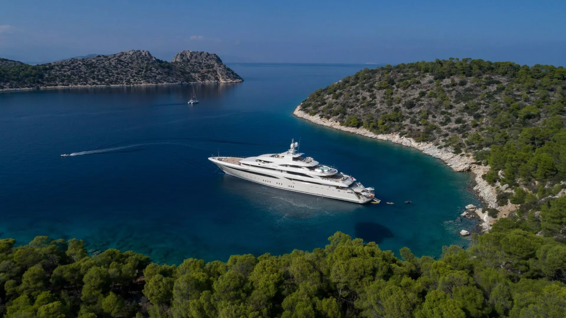 https://dev-api.arconyachts.com/storage/media/22551/conversions/735_6147847898-optimize.webp