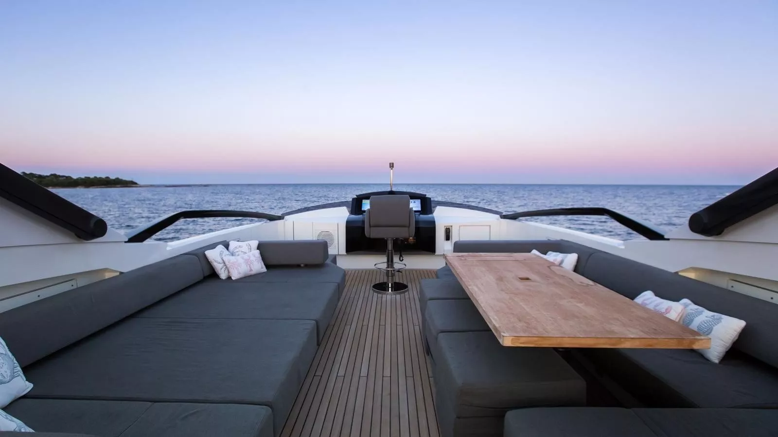 https://dev-api.arconyachts.com/storage/media/22764/conversions/732_5706145134-optimize.webp