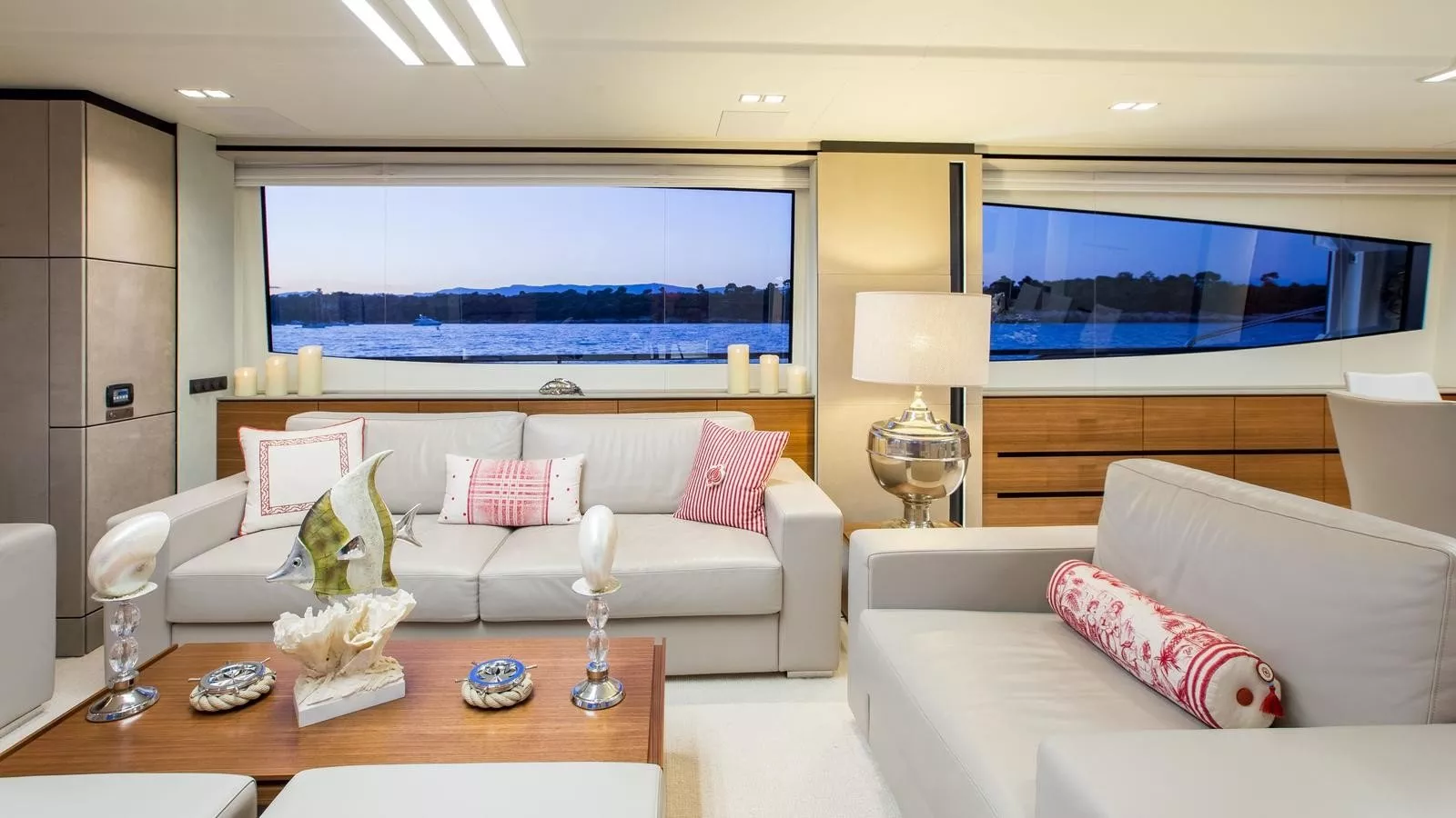 https://dev-api.arconyachts.com/storage/media/22772/conversions/732_6141662097-optimize.webp
