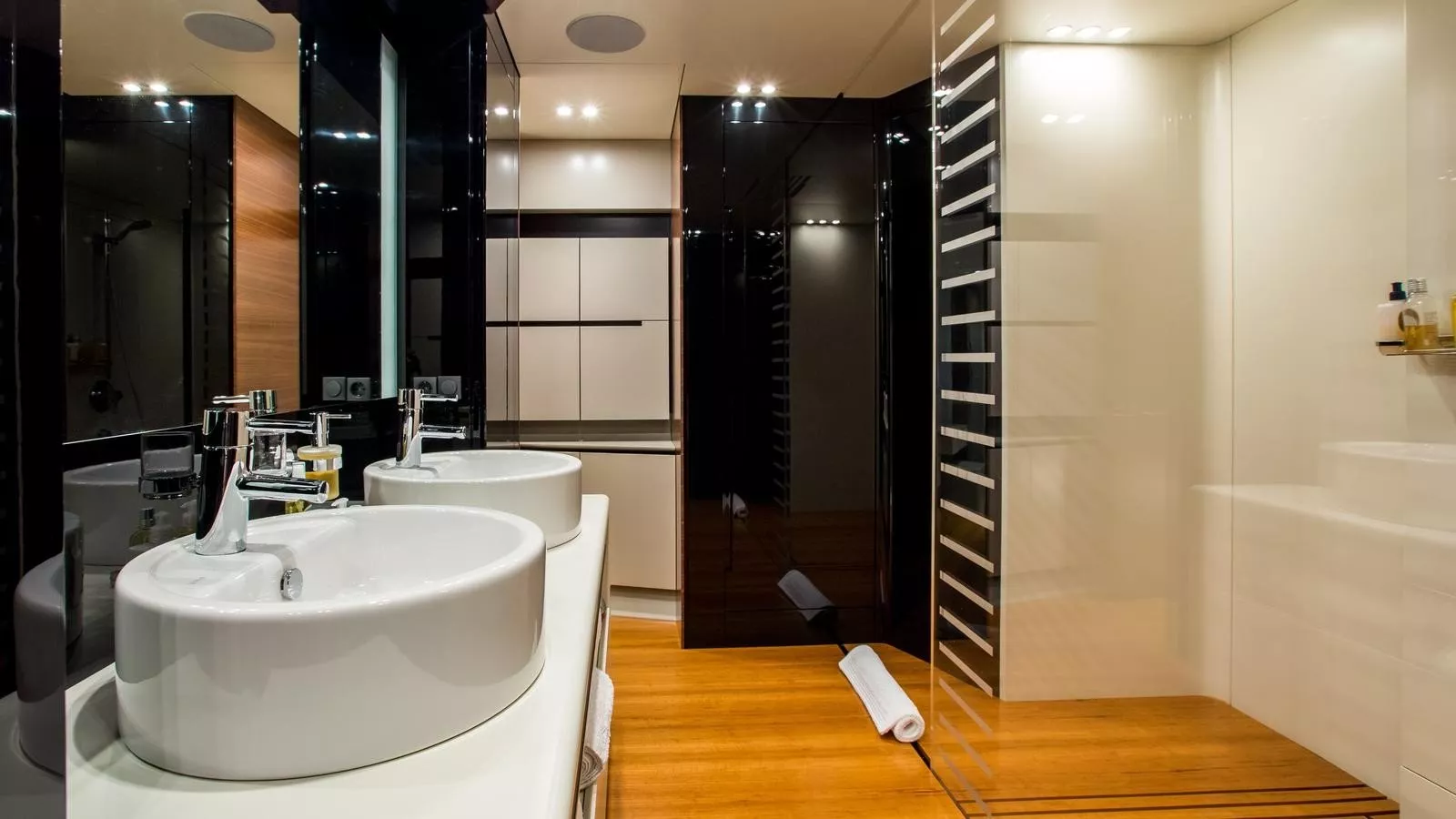 https://dev-api.arconyachts.com/storage/media/22773/conversions/732_5558707674-optimize.webp