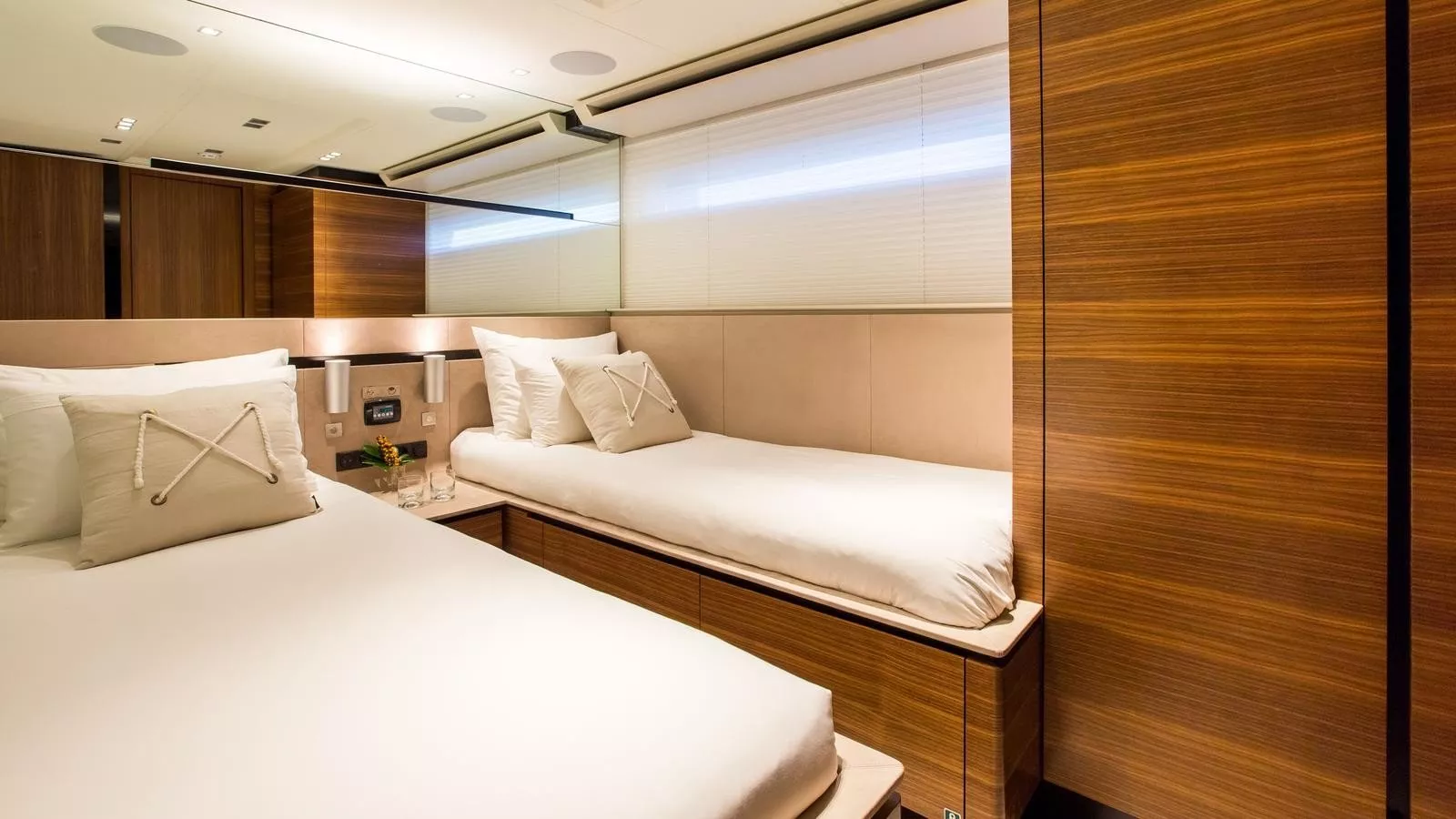 https://dev-api.arconyachts.com/storage/media/22777/conversions/732_9565688684-optimize.webp