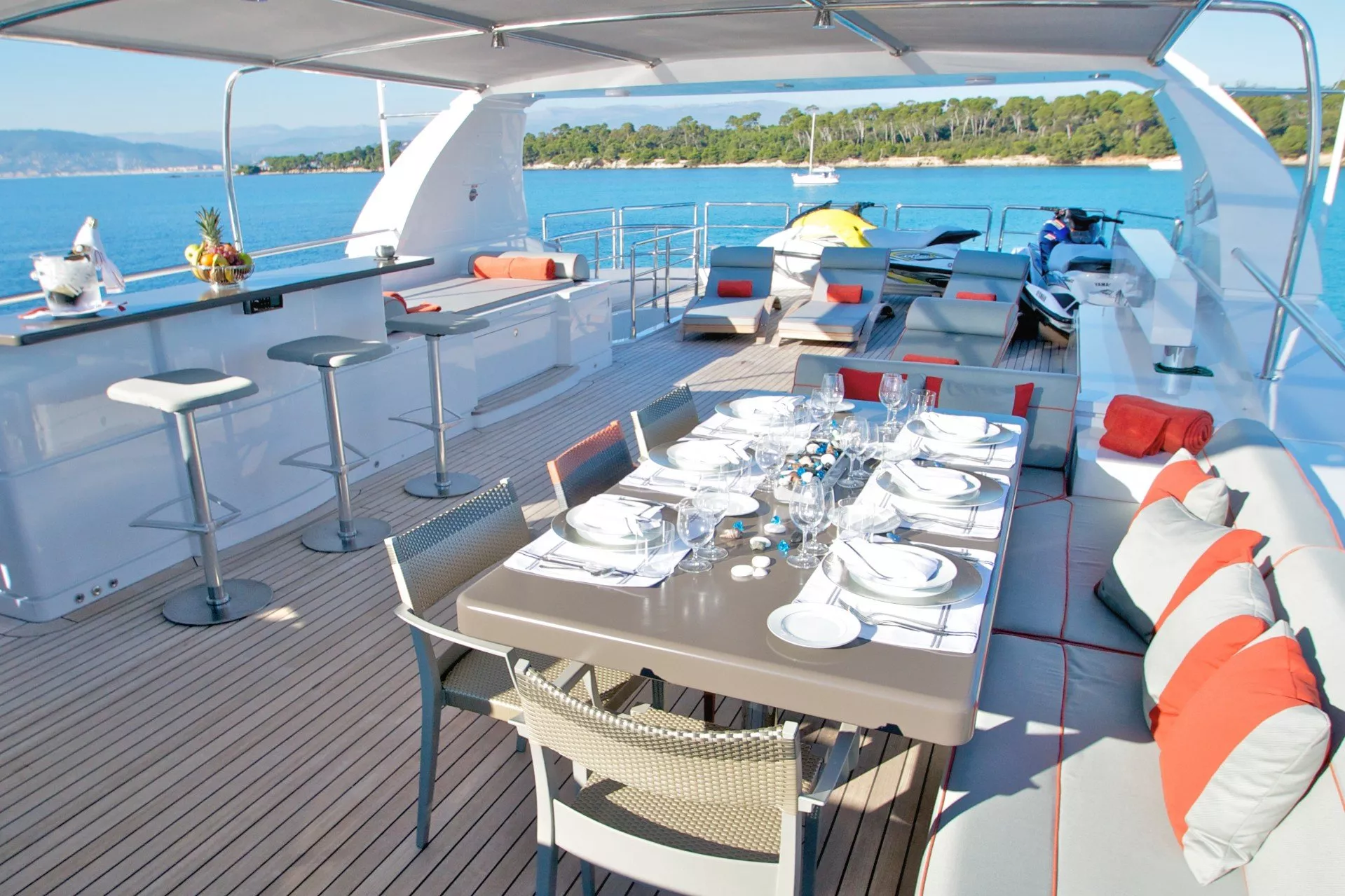 https://dev-api.arconyachts.com/storage/media/22786/conversions/731_4593042479-optimize.webp