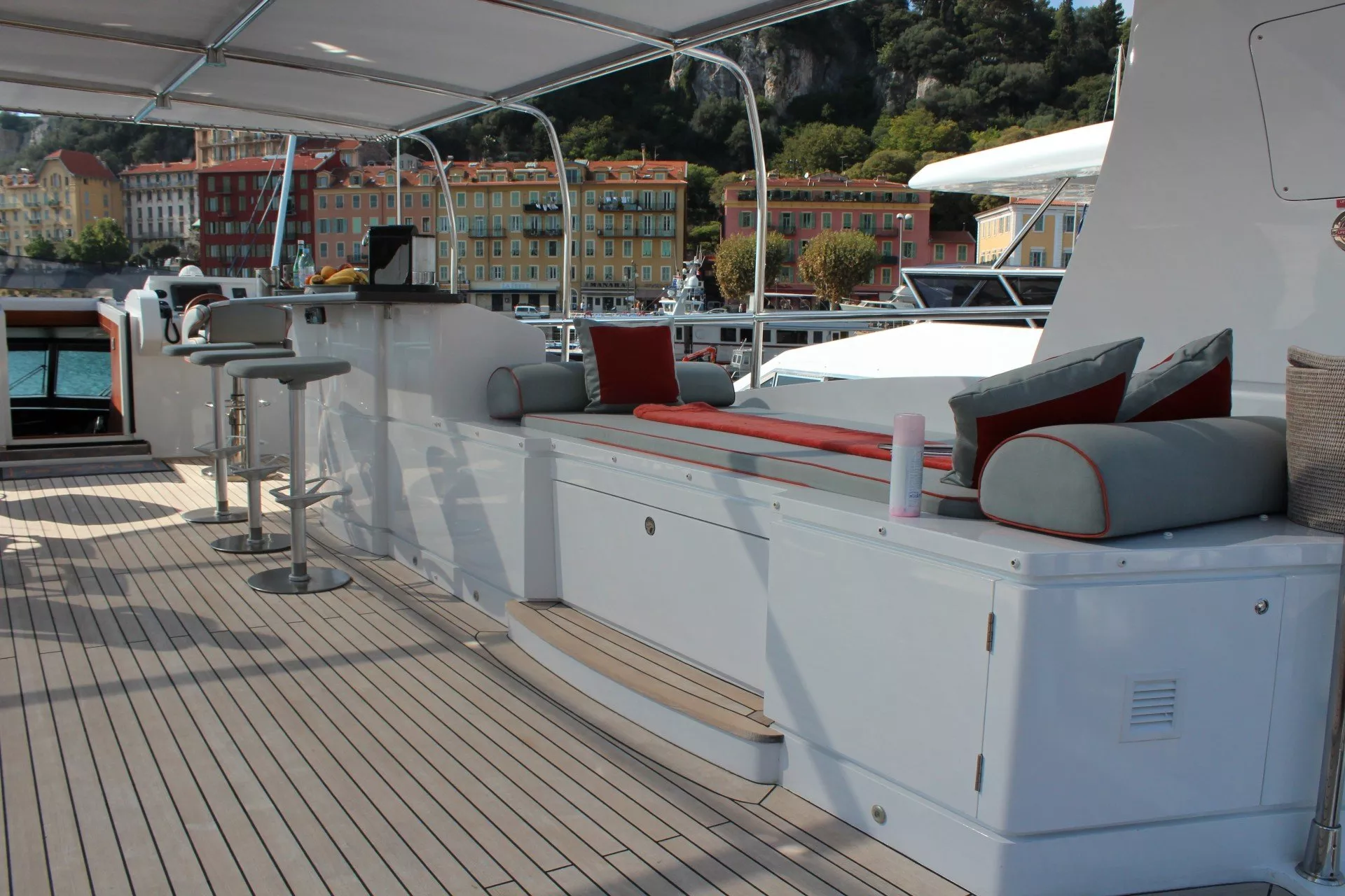 https://dev-api.arconyachts.com/storage/media/22788/conversions/731_3252885602-optimize.webp