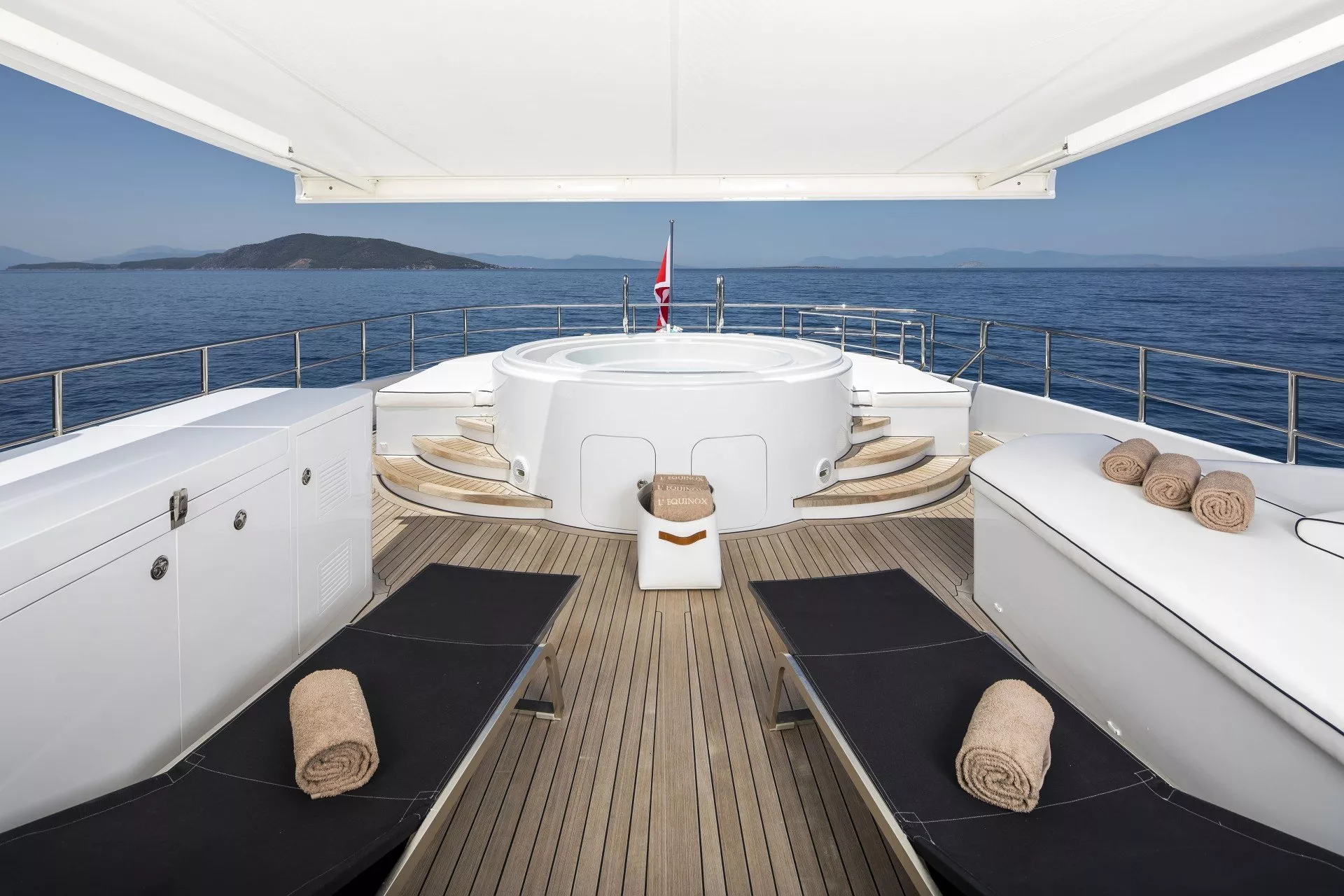 https://dev-api.arconyachts.com/storage/media/22816/conversions/729_0092741232-optimize.webp