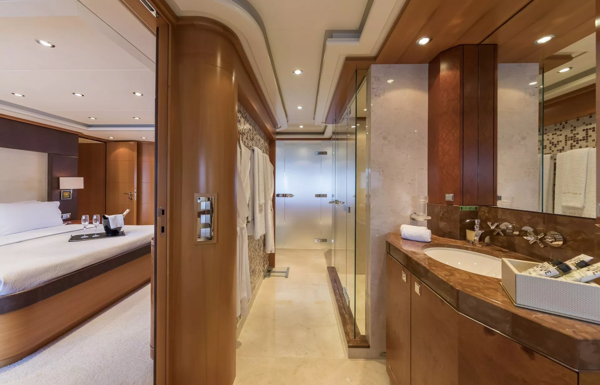 https://dev-api.arconyachts.com/storage/media/22825/conversions/729_9522955447-optimize.webp