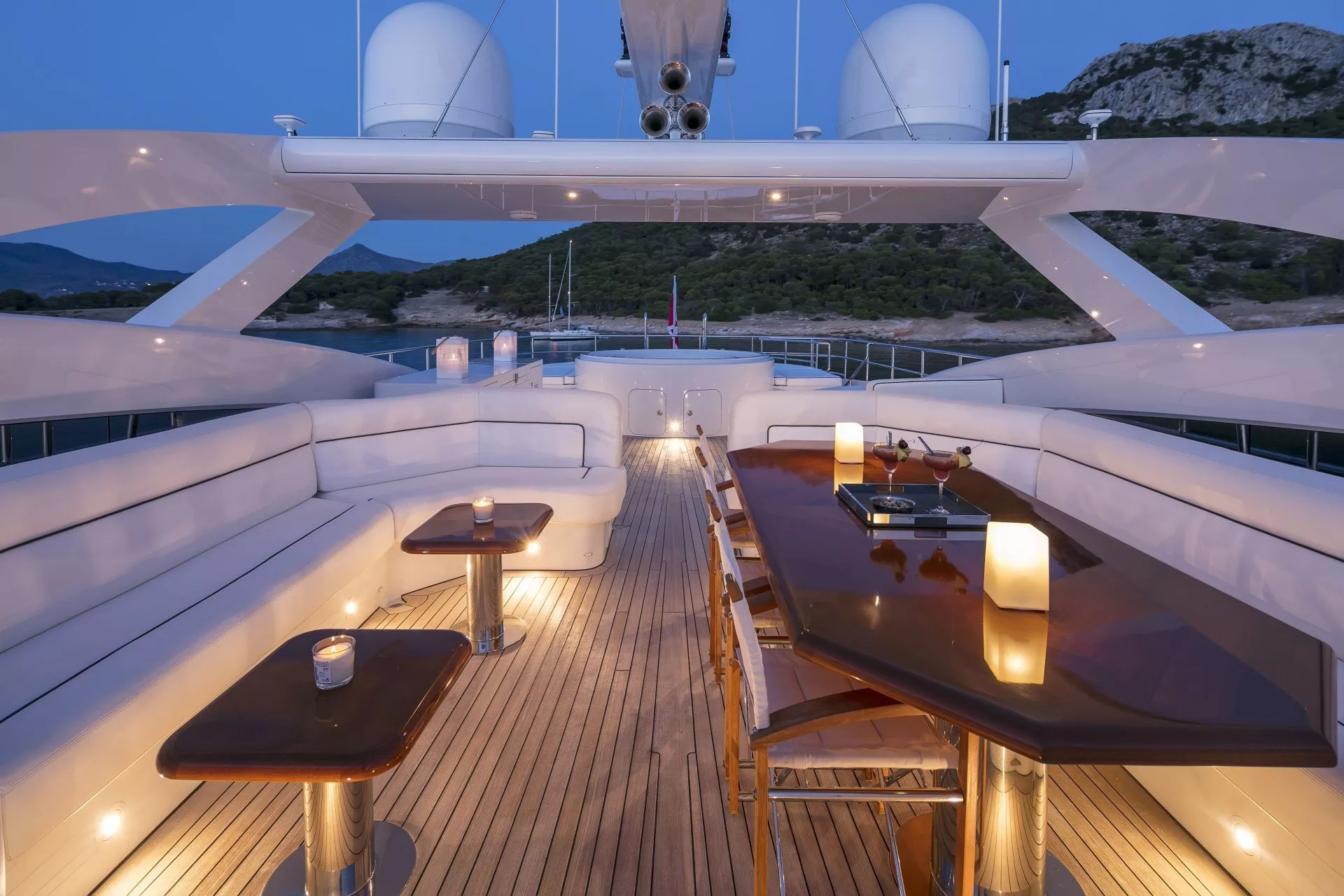 https://dev-api.arconyachts.com/storage/media/22833/conversions/729_5862557101-optimize.webp