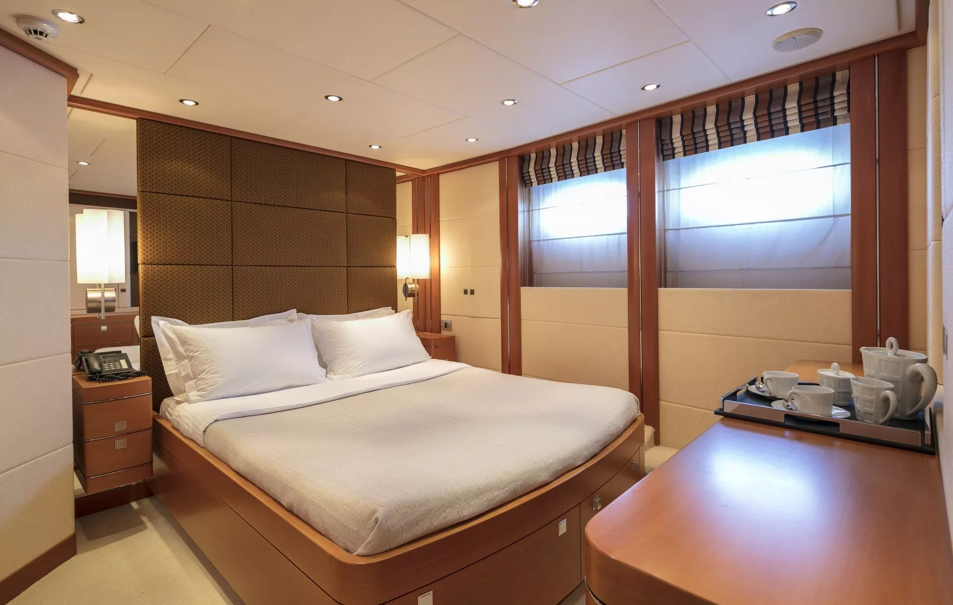 https://dev-api.arconyachts.com/storage/media/22834/conversions/729_5257249453-optimize.webp