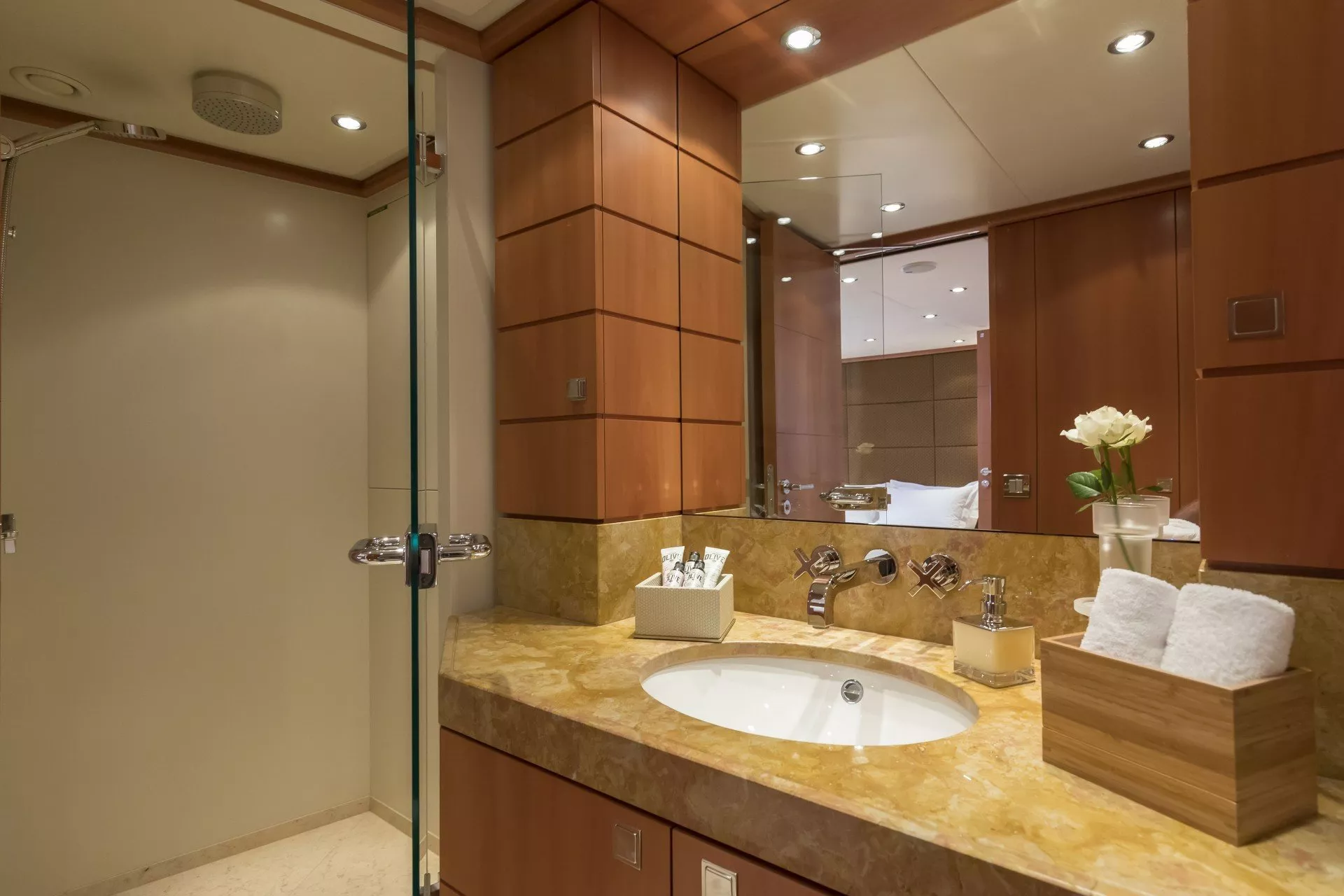 https://dev-api.arconyachts.com/storage/media/22835/conversions/729_2763366443-optimize.webp