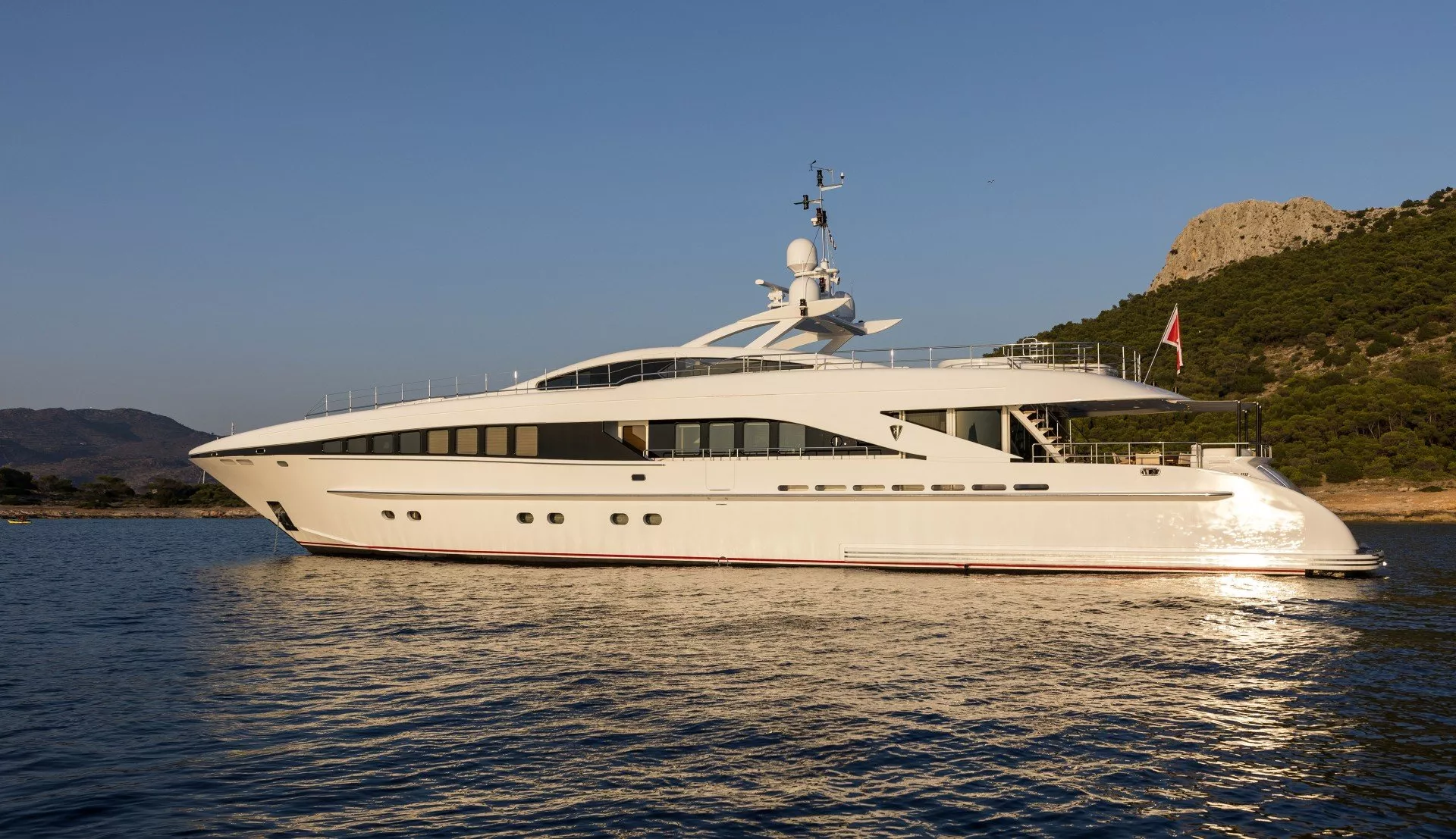 https://dev-api.arconyachts.com/storage/media/22841/conversions/729_6035318922-optimize.webp