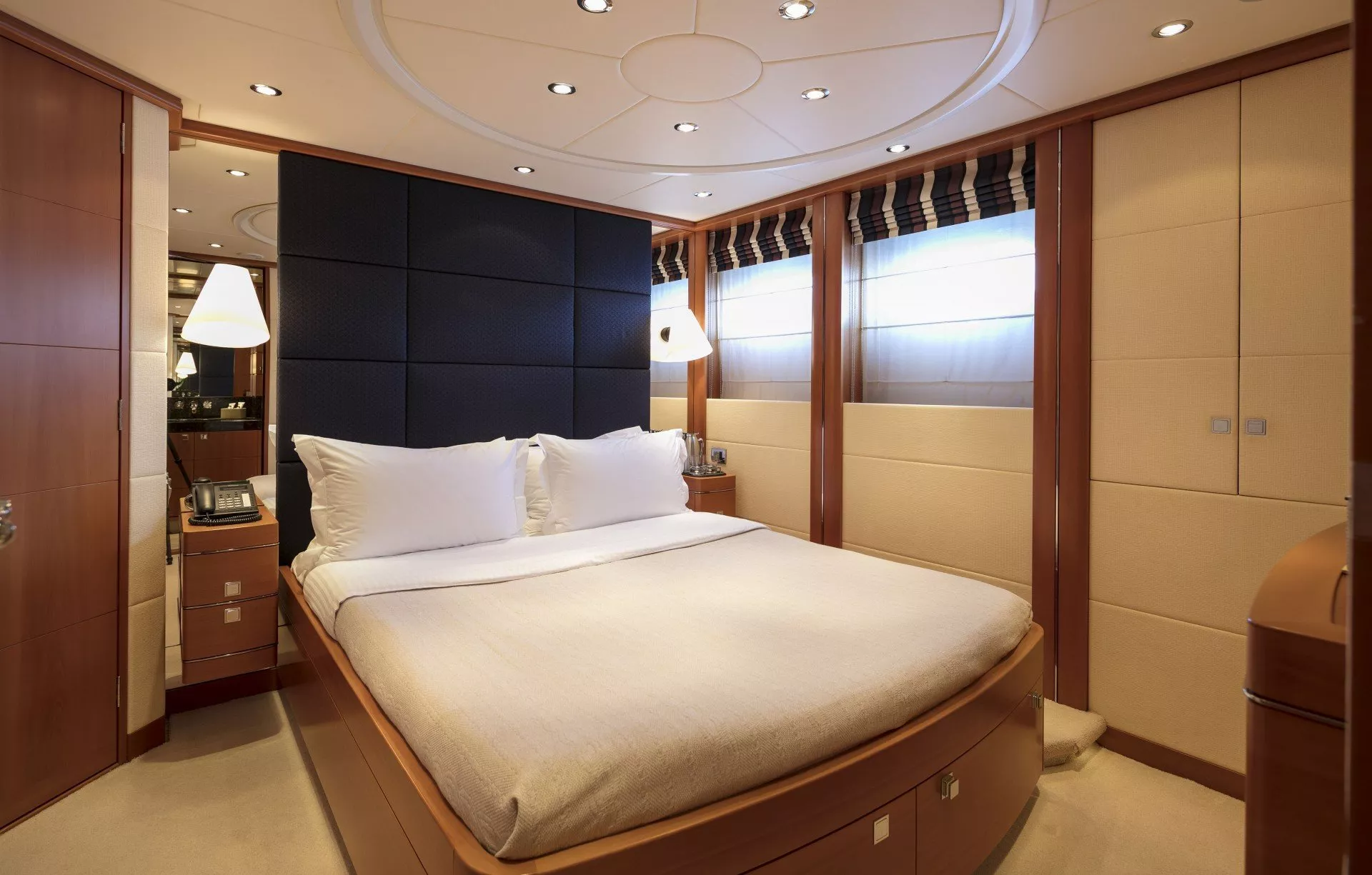 https://dev-api.arconyachts.com/storage/media/22842/conversions/729_3130049874-optimize.webp