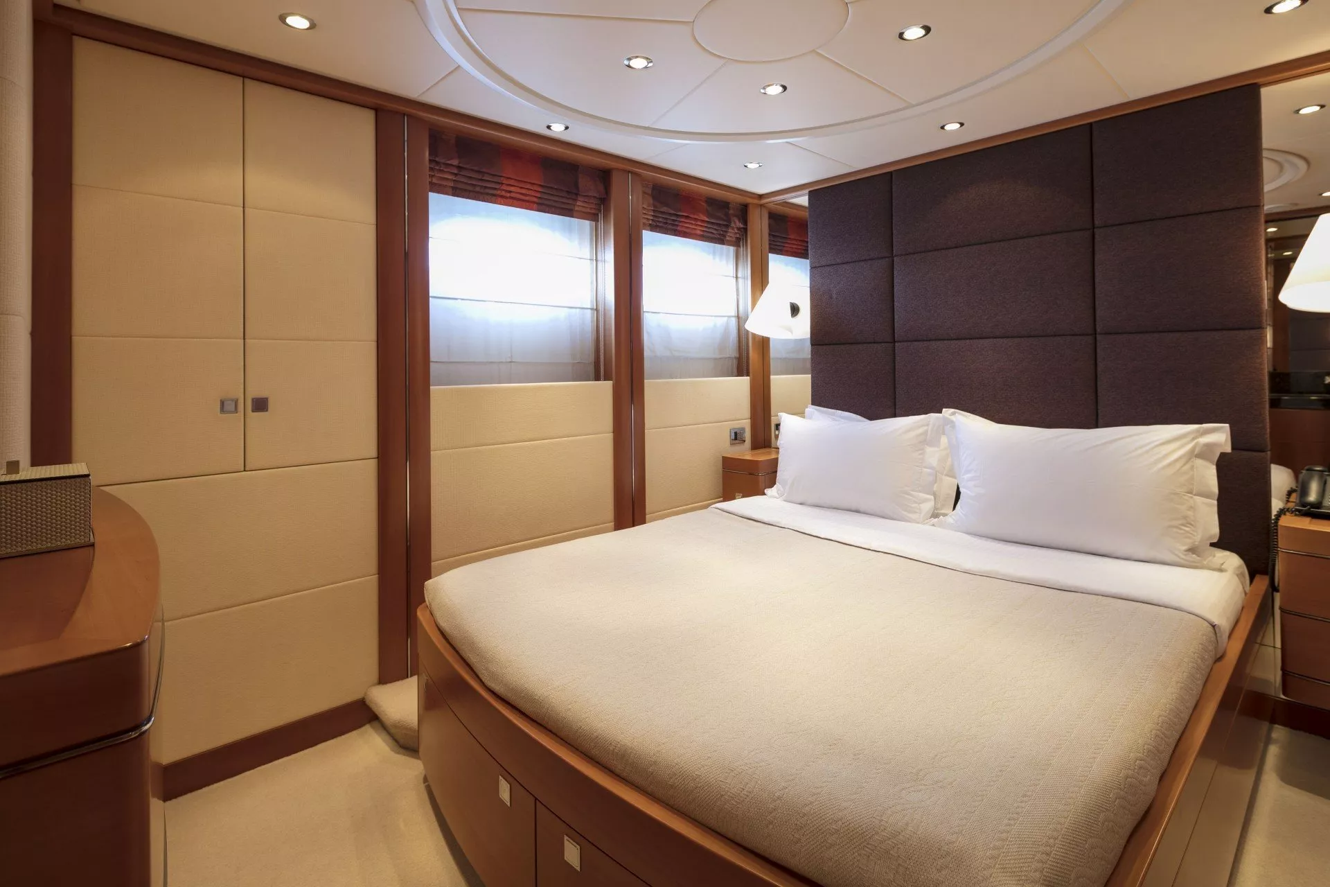 https://dev-api.arconyachts.com/storage/media/22843/conversions/729_9184693087-optimize.webp
