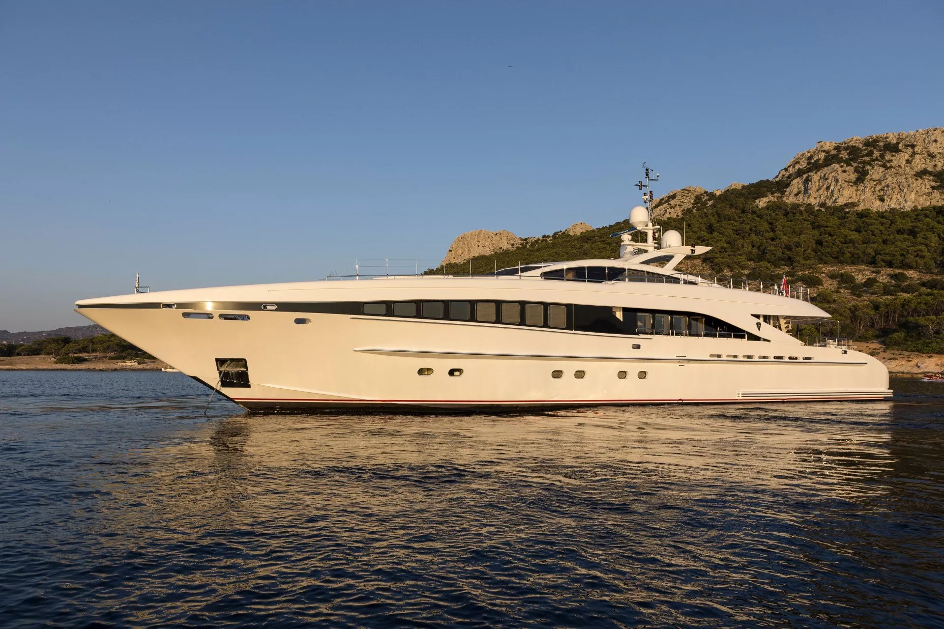 https://dev-api.arconyachts.com/storage/media/22845/conversions/729_8044066324-optimize.webp