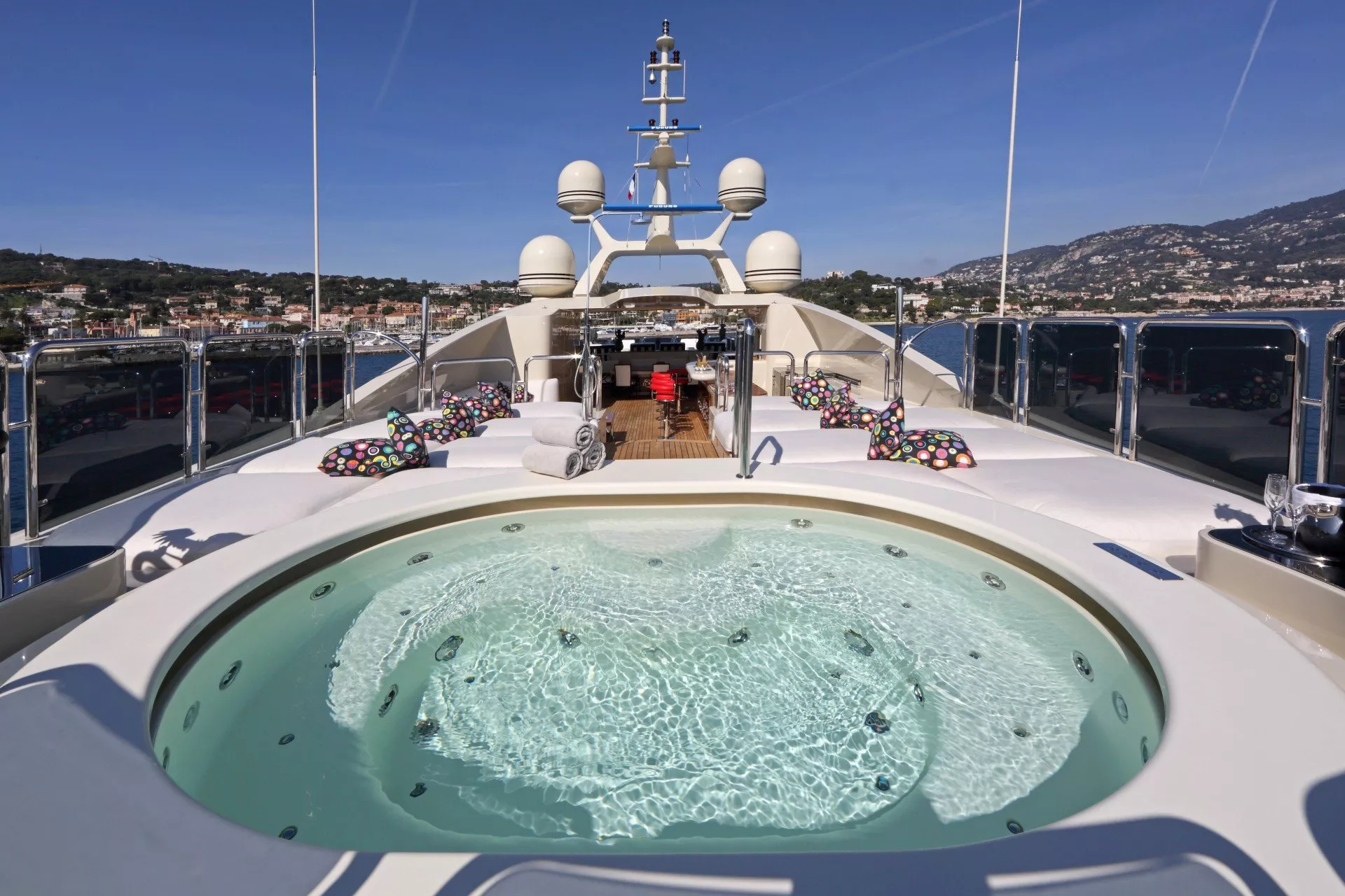 https://dev-api.arconyachts.com/storage/media/22859/conversions/Ulysses_(9)-optimize.webp