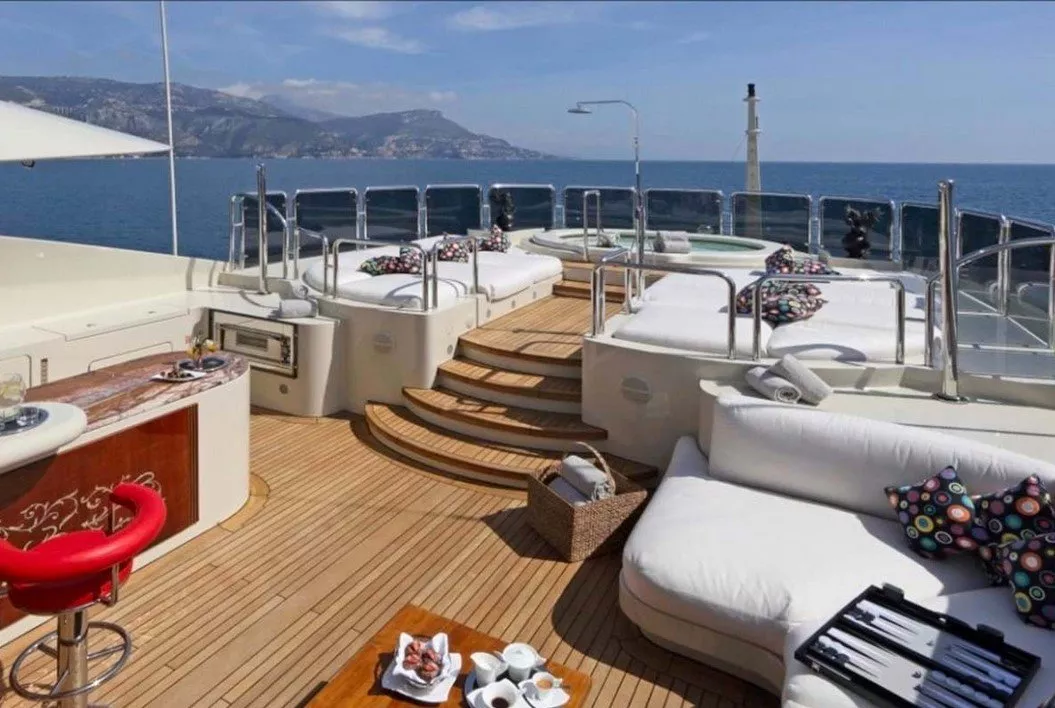 https://dev-api.arconyachts.com/storage/media/22864/conversions/60_6566305084-optimize.webp