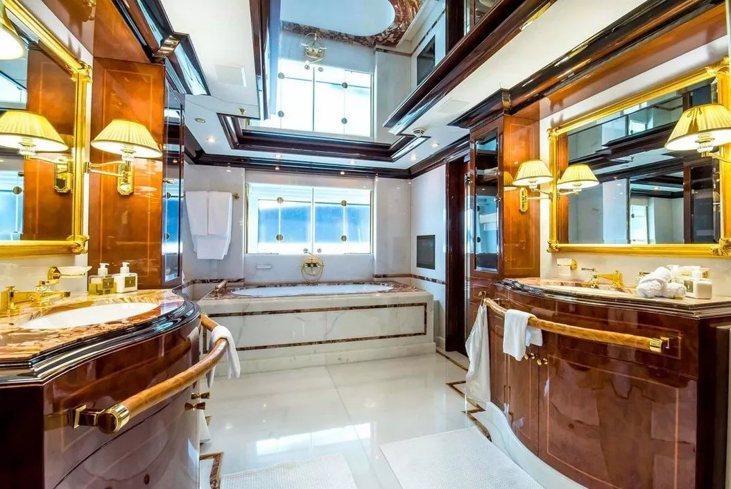 https://dev-api.arconyachts.com/storage/media/22868/conversions/60_6940497148-optimize.webp