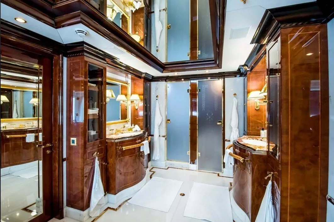 https://dev-api.arconyachts.com/storage/media/22869/conversions/60_5406859360-optimize.webp
