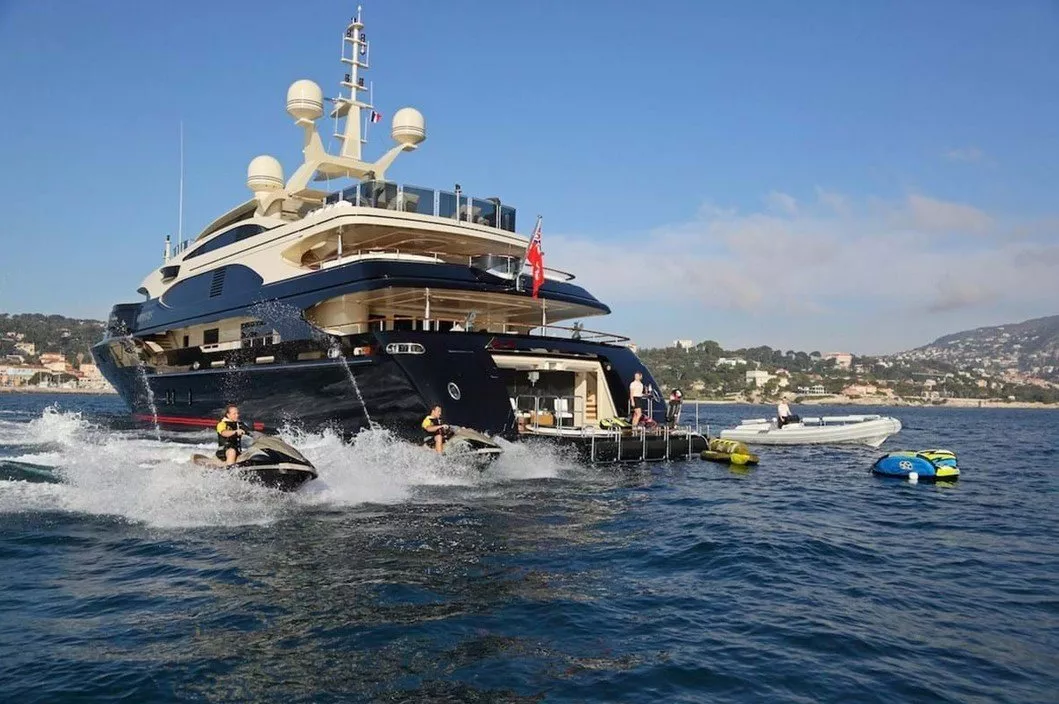 https://dev-api.arconyachts.com/storage/media/22875/conversions/60_9655278154-optimize.webp