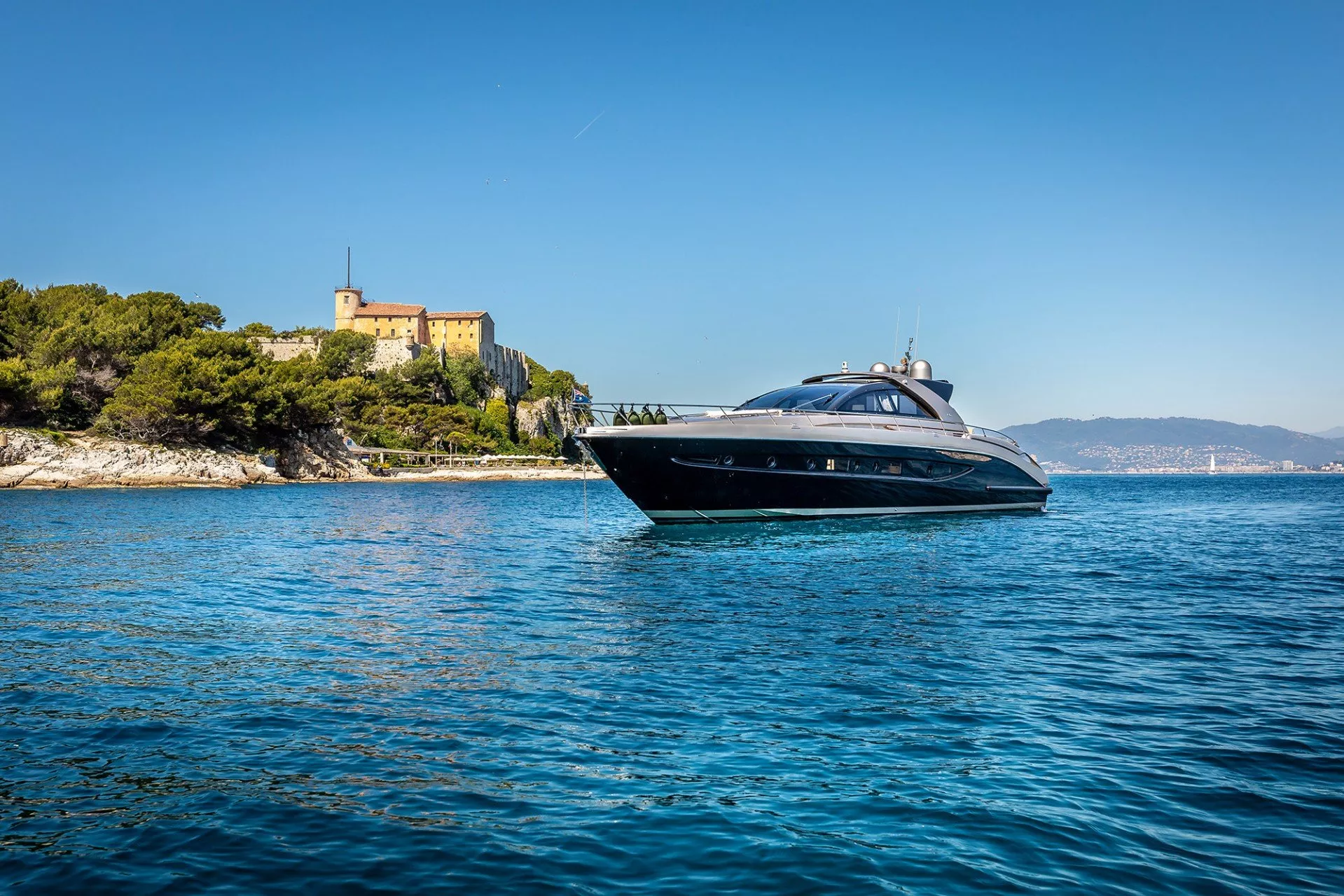 Riva R
