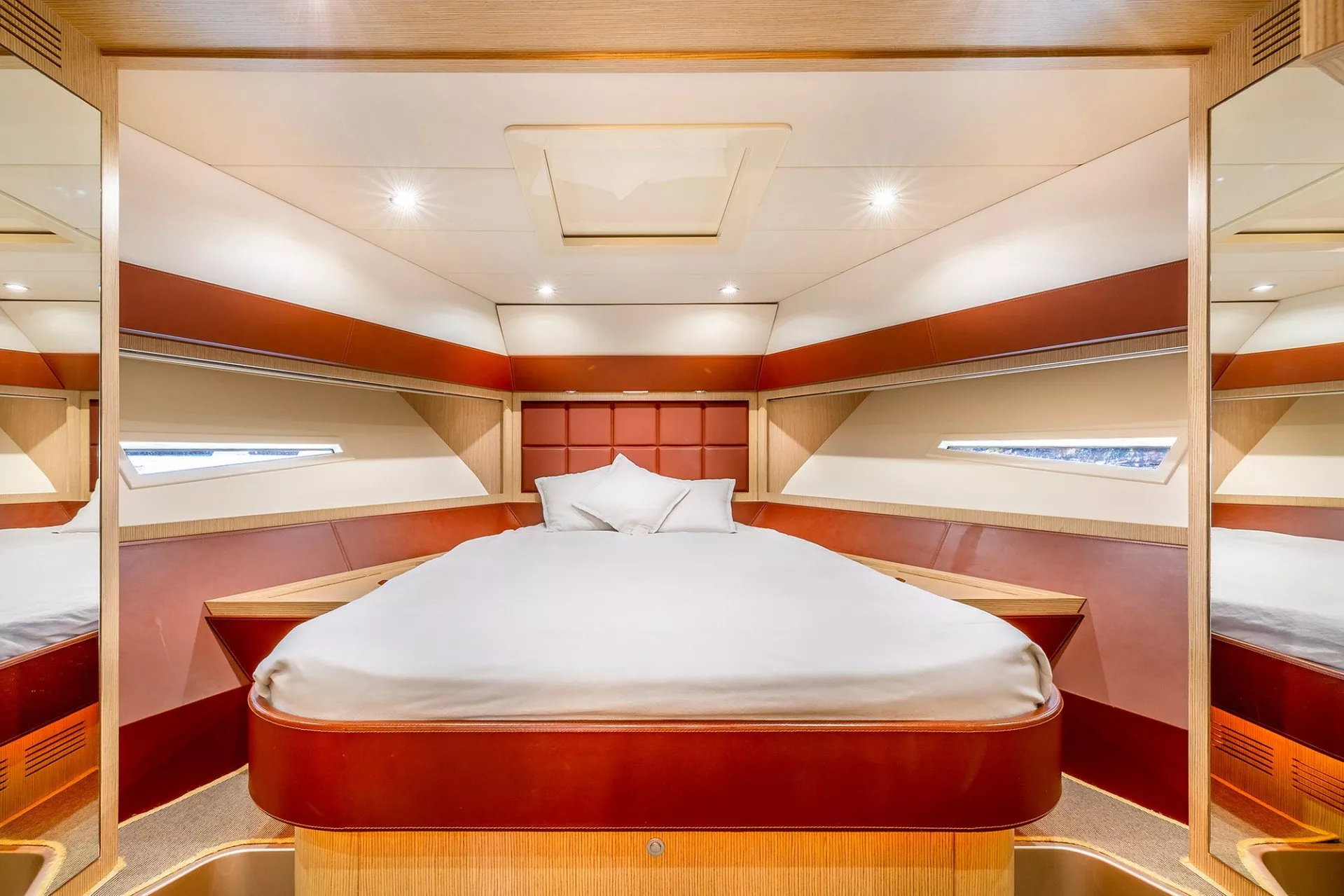 https://dev-api.arconyachts.com/storage/media/22895/conversions/727_6996567737-optimize.webp