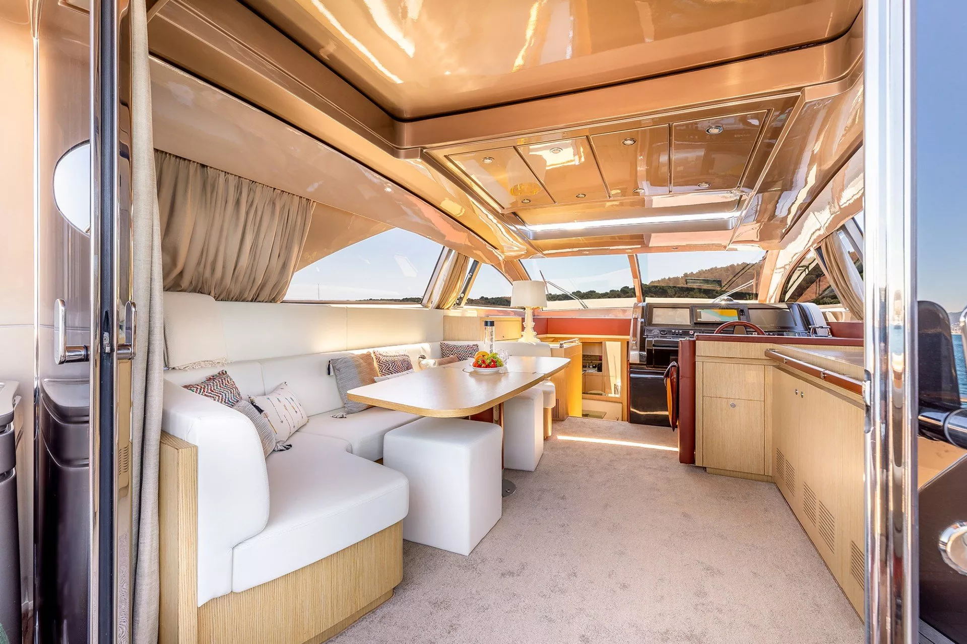 https://dev-api.arconyachts.com/storage/media/22897/conversions/727_6025331559-optimize.webp