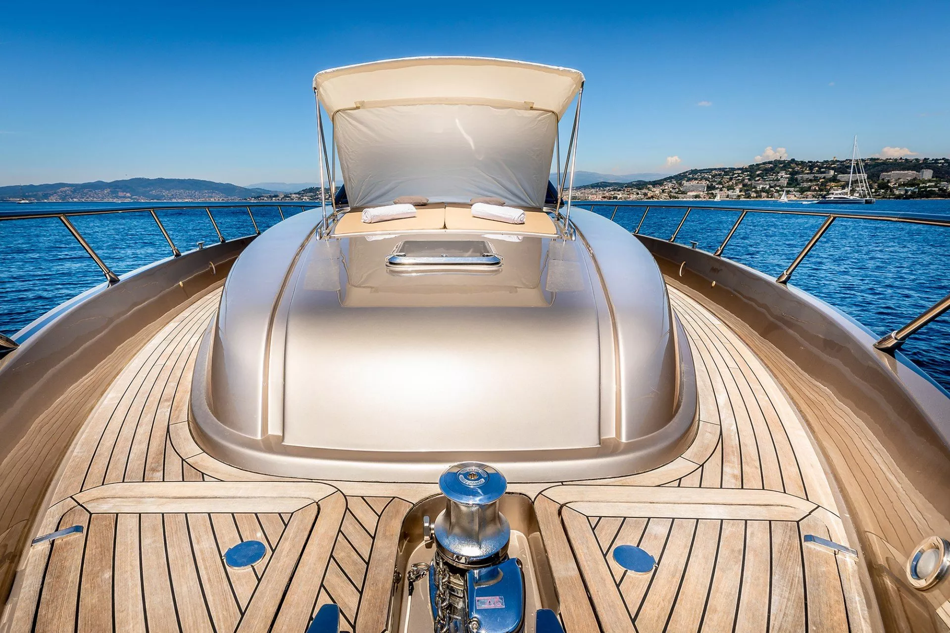 https://dev-api.arconyachts.com/storage/media/22901/conversions/727_2890596064-optimize.webp