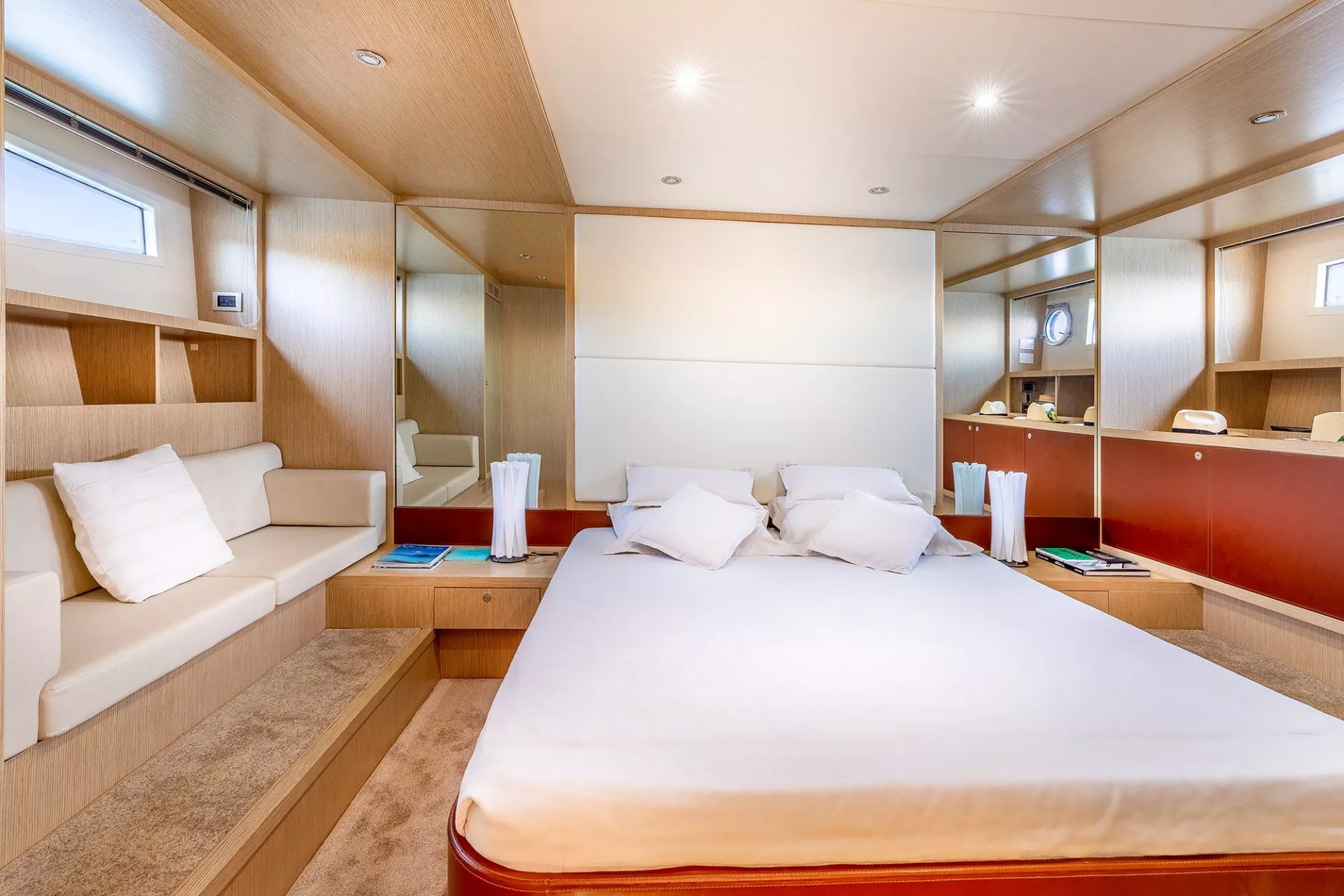 https://dev-api.arconyachts.com/storage/media/22902/conversions/727_2696153667-optimize.webp