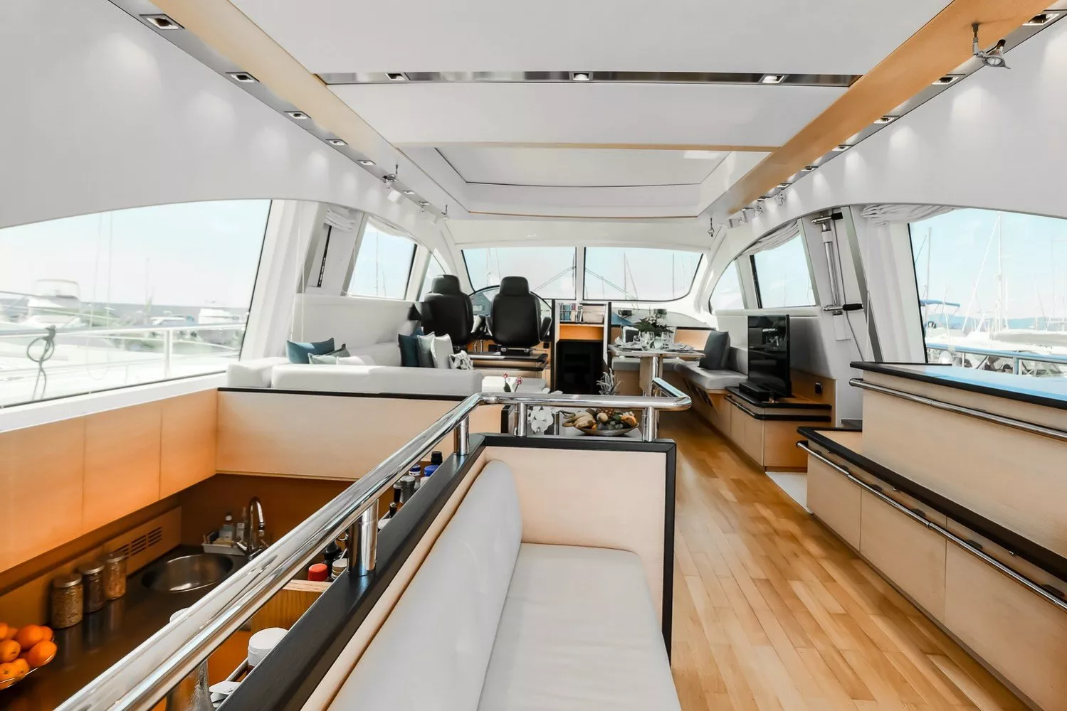 https://dev-api.arconyachts.com/storage/media/22913/conversions/726_5596921409-optimize.webp