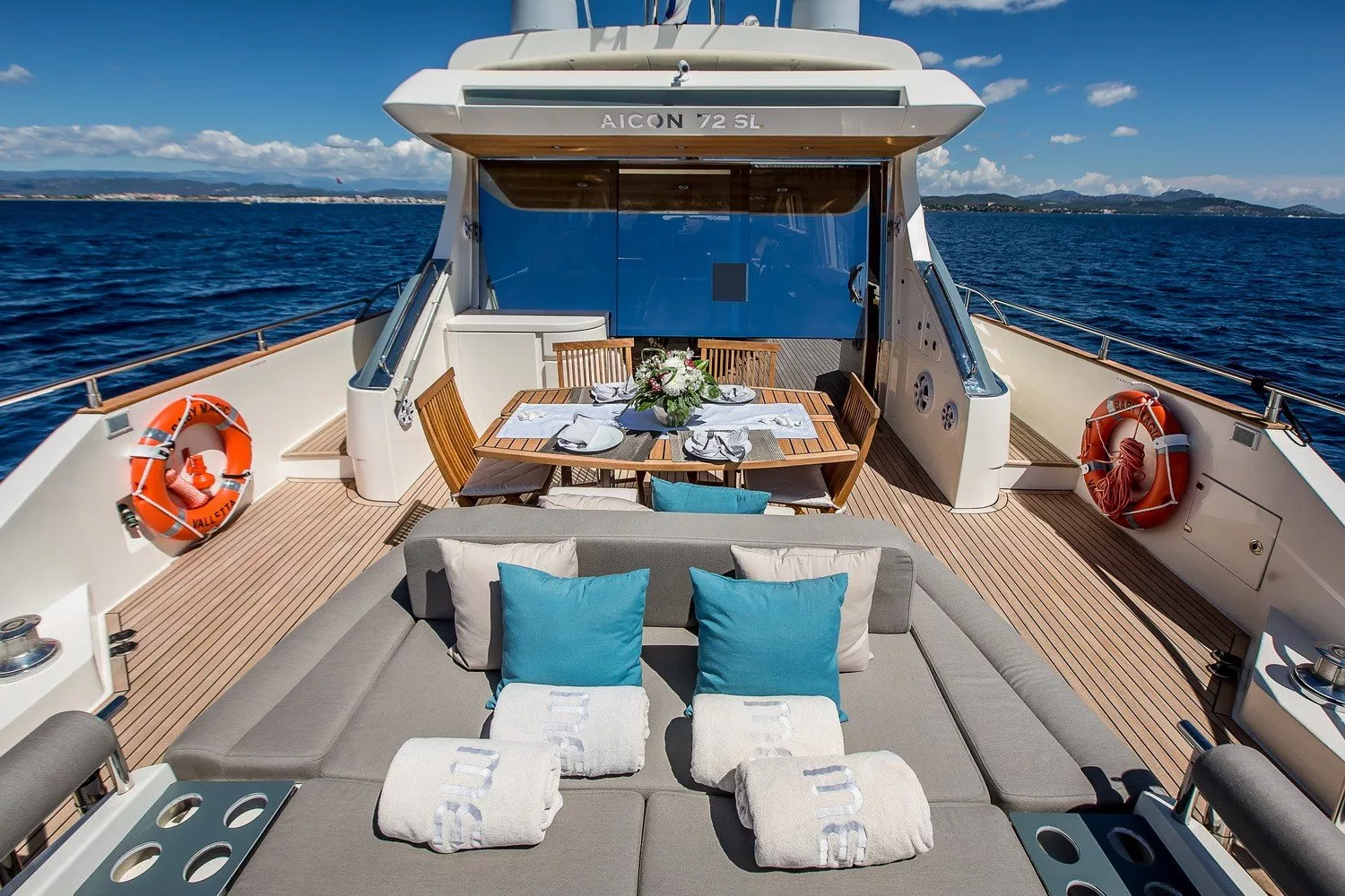 https://dev-api.arconyachts.com/storage/media/22917/conversions/726_3631733578-optimize.webp