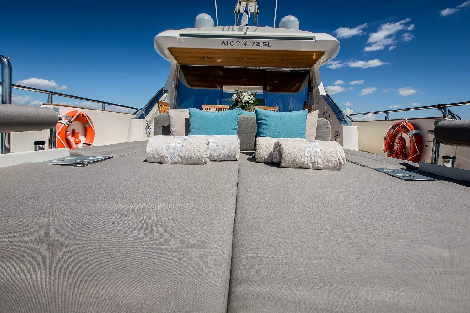 https://dev-api.arconyachts.com/storage/media/22918/conversions/726_2128112067-optimize.webp